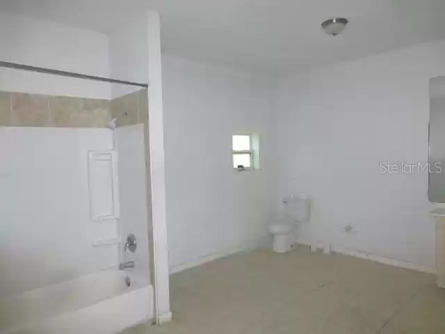 Master bathroom 1