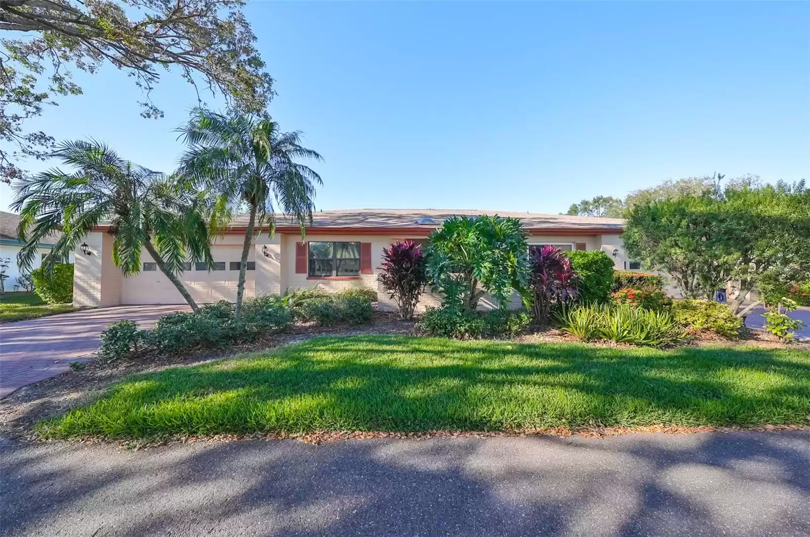 2414 LOCKSLEY STREET, SUN CITY CENTER, Florida 33573, 2 Bedrooms Bedrooms, ,2 BathroomsBathrooms,Residential,For Sale,LOCKSLEY,MFRTB8324145