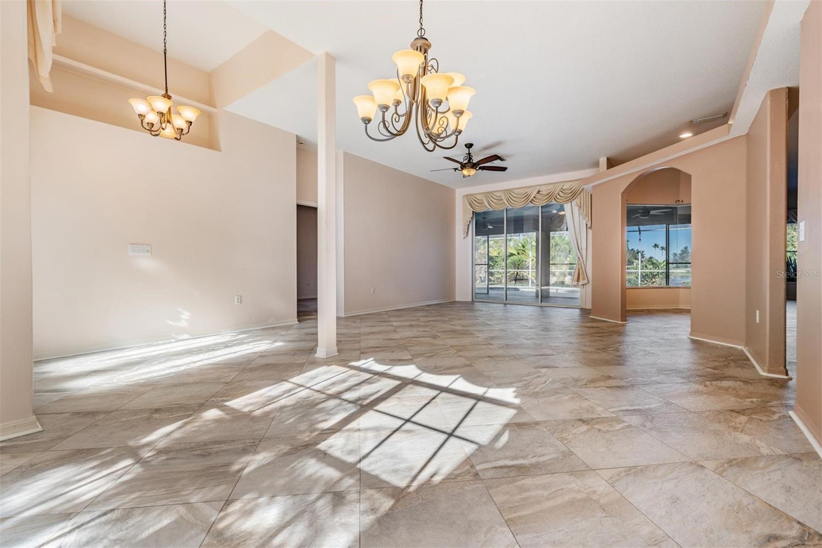 Open and airy living/dining area