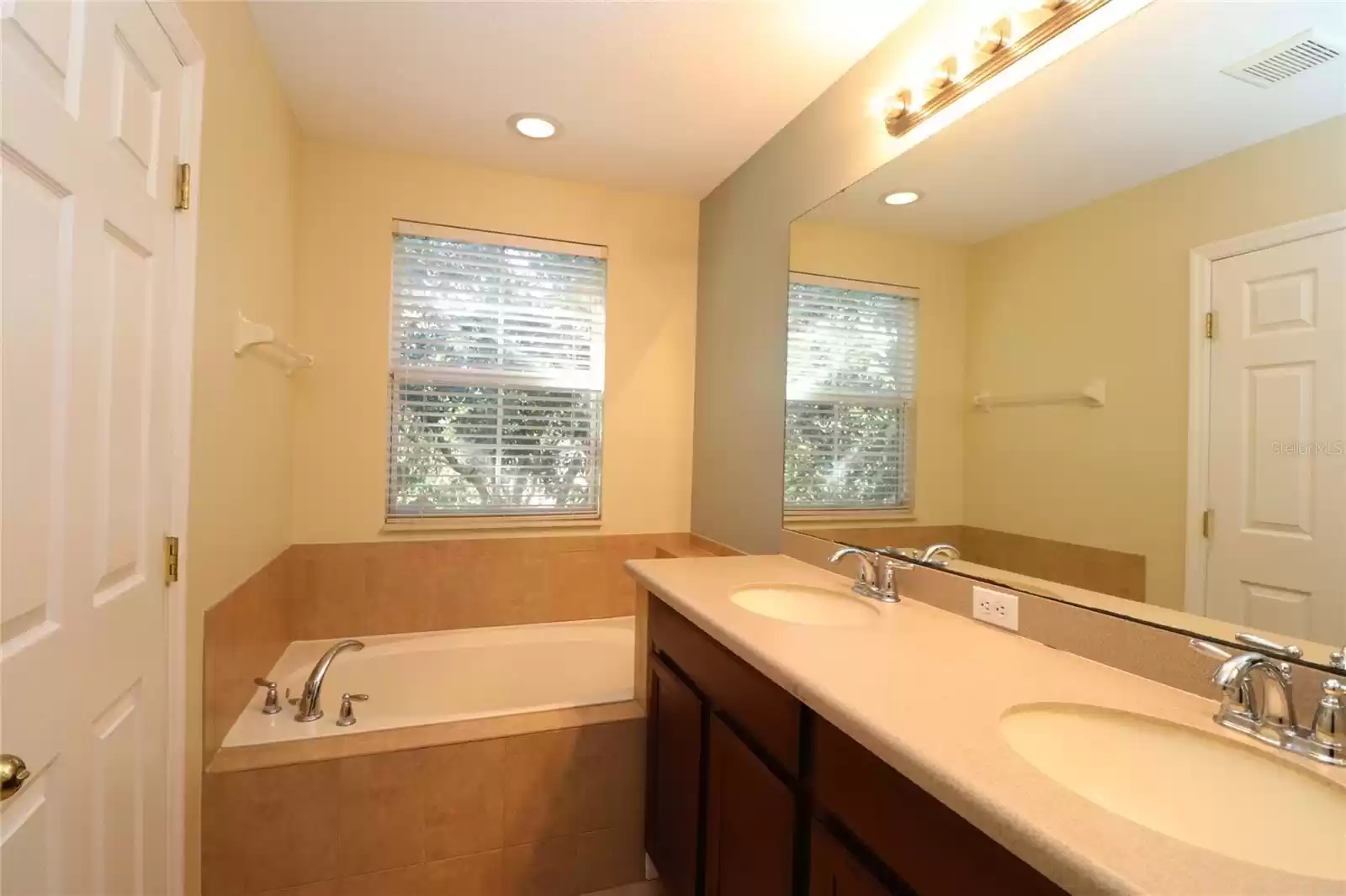 2750 SWEET MAGNOLIA PLACE, OVIEDO, Florida 32765, 3 Bedrooms Bedrooms, ,2 BathroomsBathrooms,Residential Lease,For Rent,SWEET MAGNOLIA,MFRO6260481