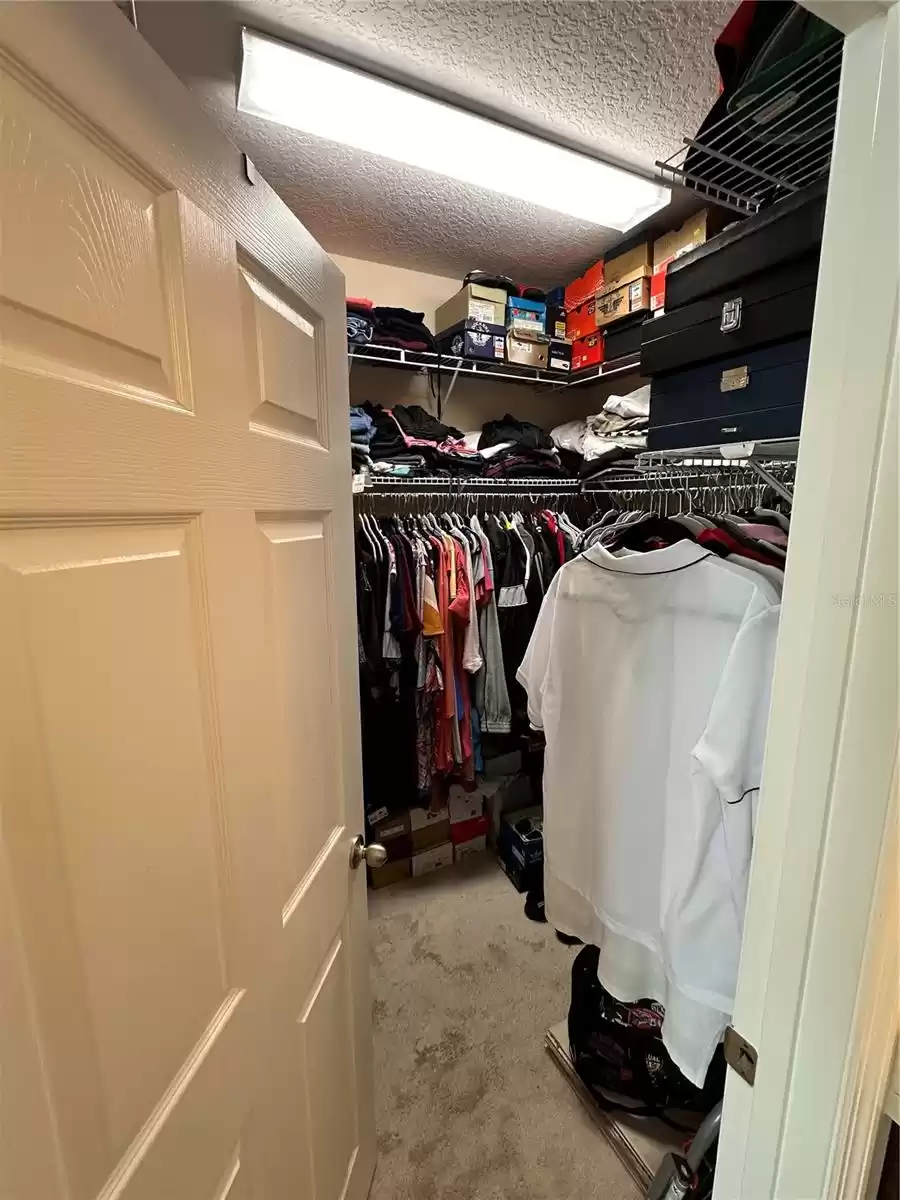 WALKING CLOSET