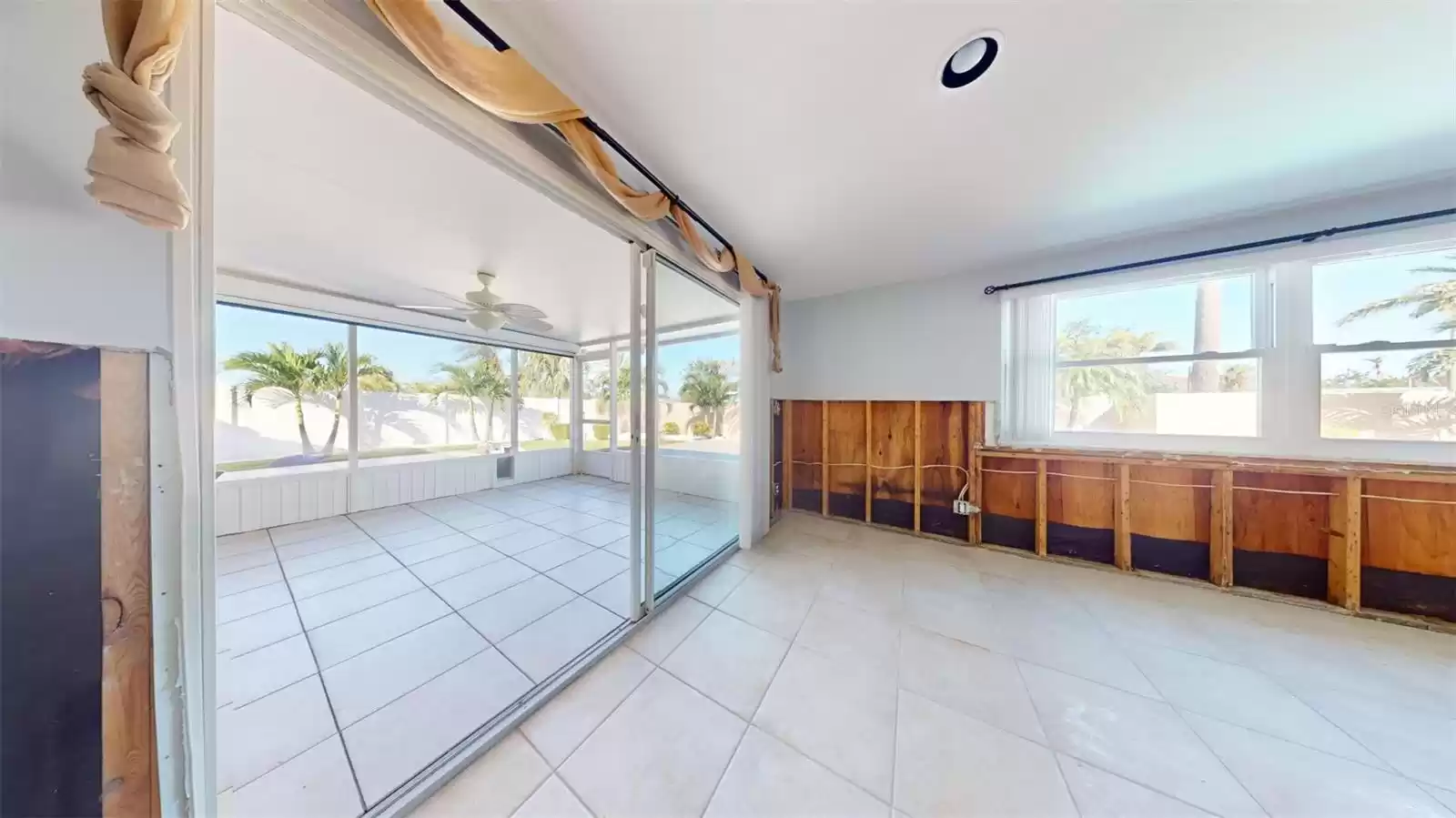 7933 CAUSEWAY BOULEVARD, SAINT PETERSBURG, Florida 33707, 3 Bedrooms Bedrooms, ,2 BathroomsBathrooms,Residential,For Sale,CAUSEWAY,MFRTB8322435