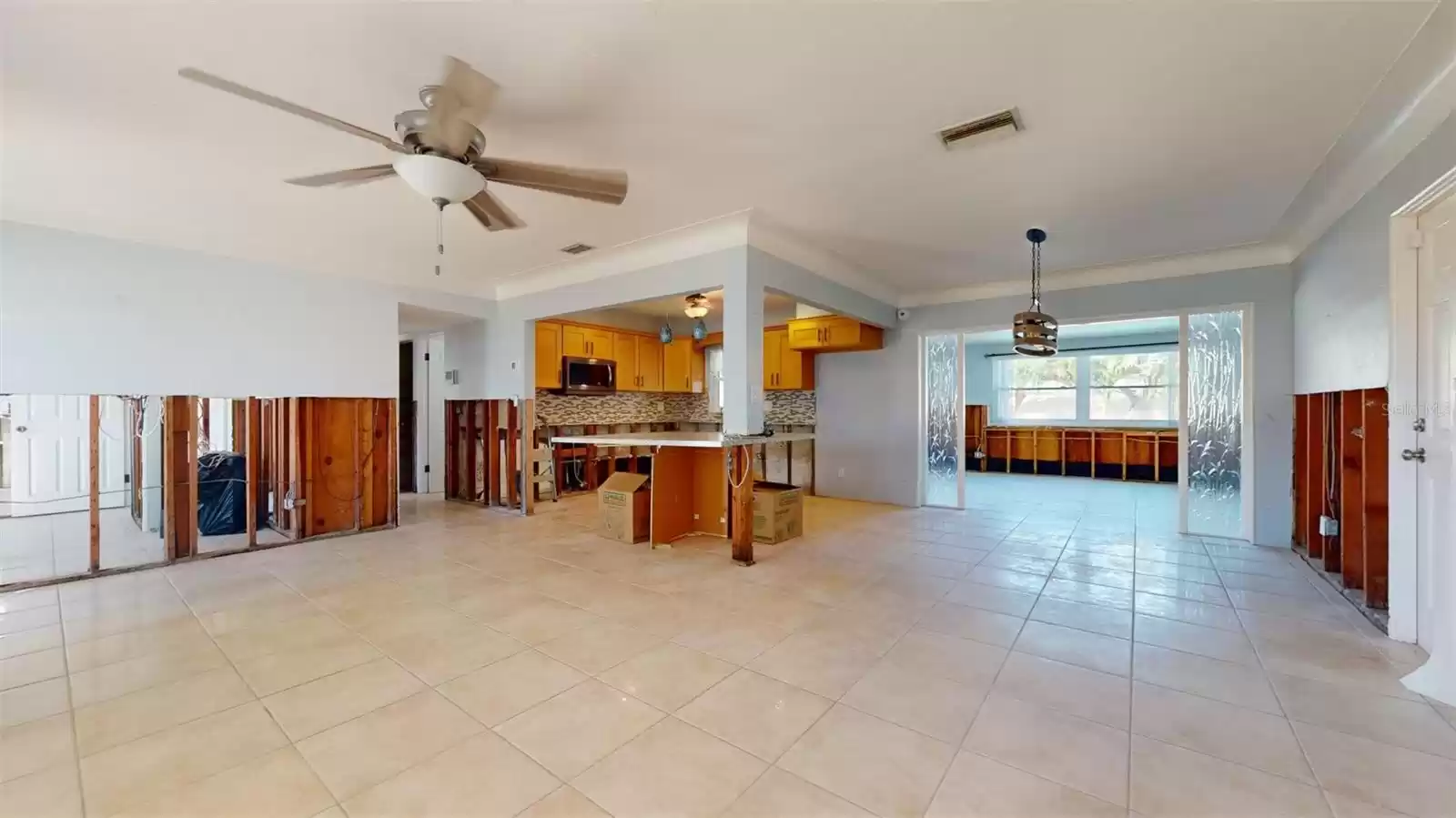 7933 CAUSEWAY BOULEVARD, SAINT PETERSBURG, Florida 33707, 3 Bedrooms Bedrooms, ,2 BathroomsBathrooms,Residential,For Sale,CAUSEWAY,MFRTB8322435