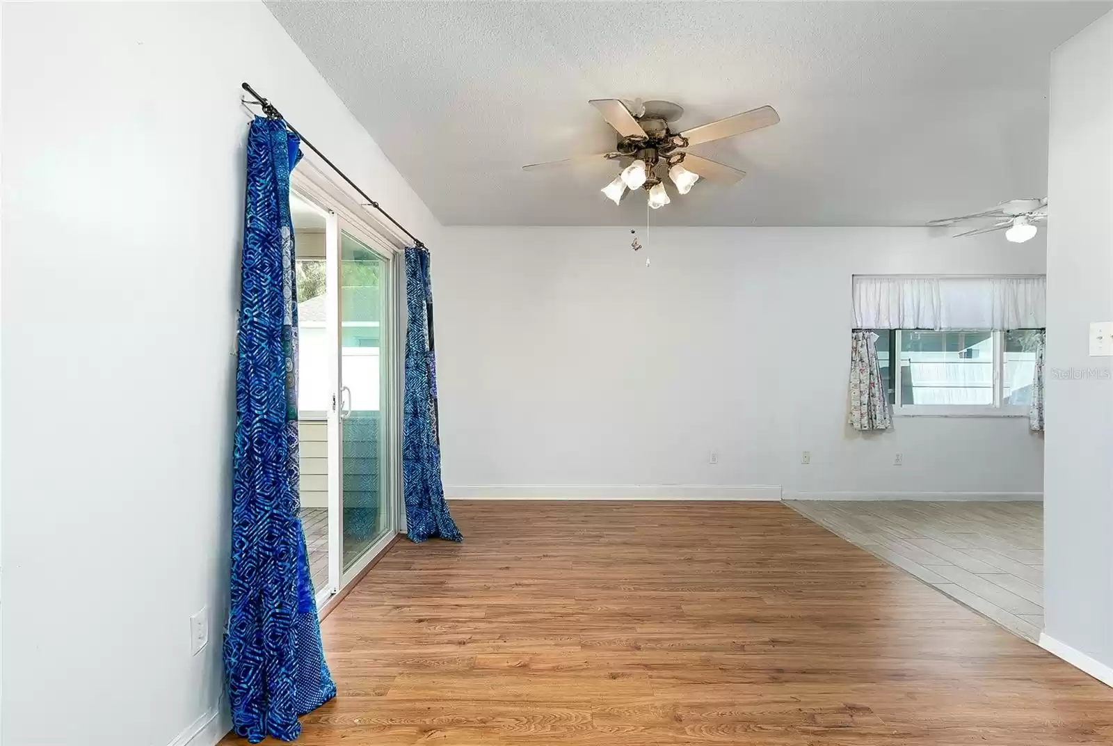 dining area off kitchen