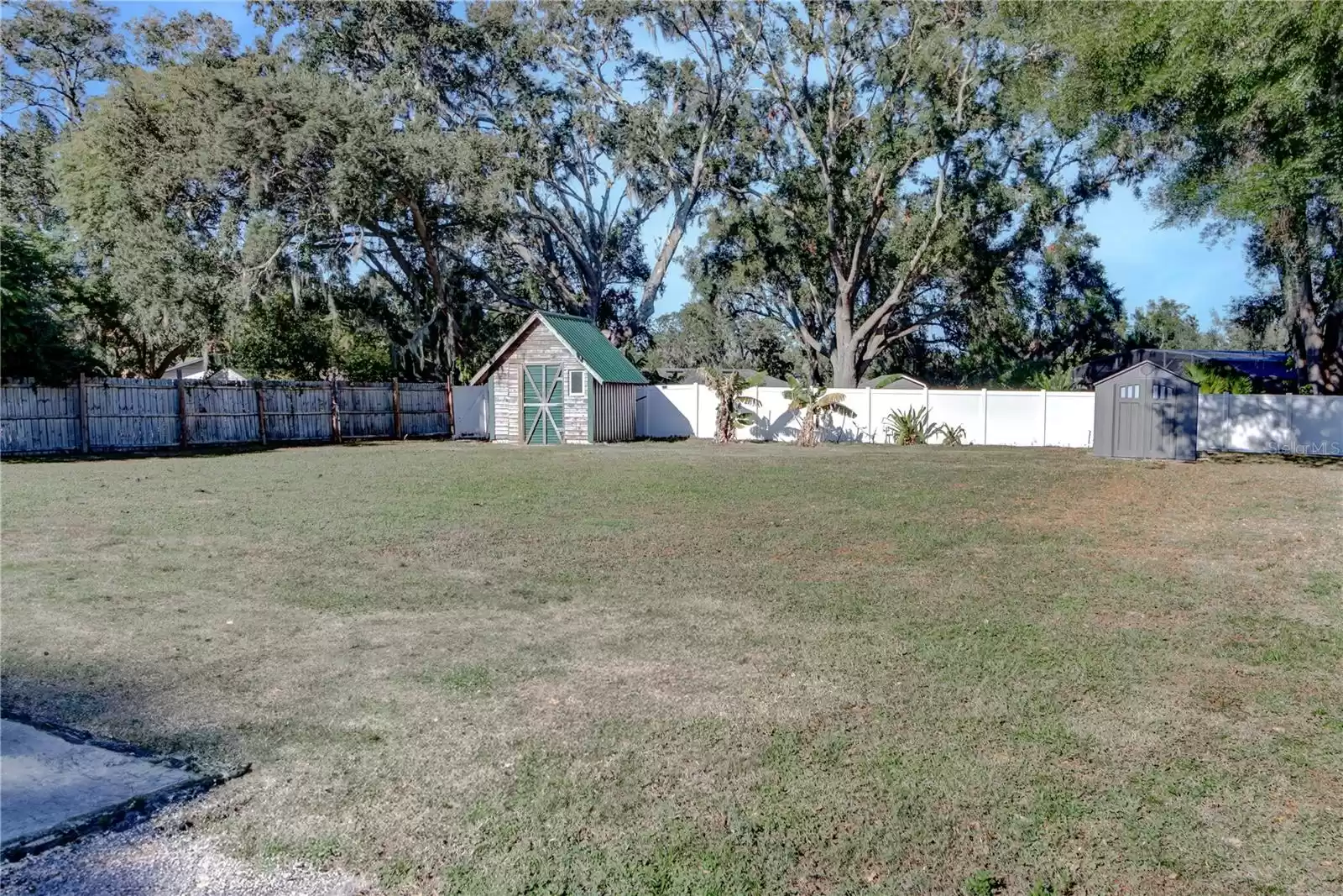 fenced extra large back yard