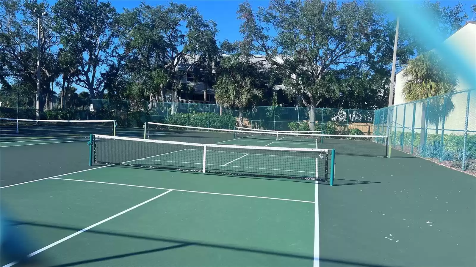 Pickleball/tennis courts