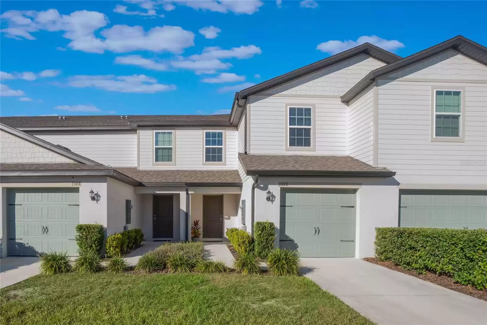 1592 WYNFORD CIRCLE, TAVARES, Florida 32778, 3 Bedrooms Bedrooms, ,2 BathroomsBathrooms,Residential,For Sale,WYNFORD,MFRO6260179