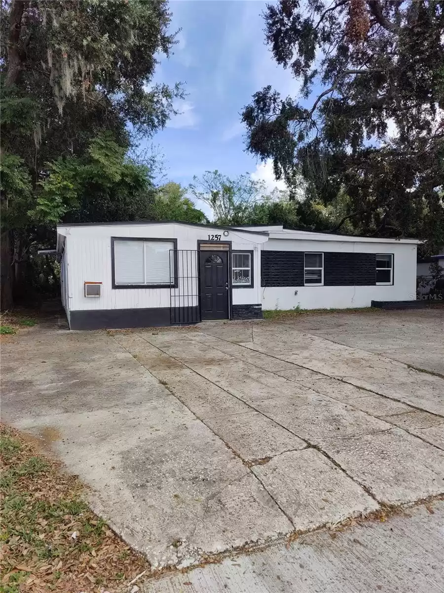 1257 PINE HILLS ROAD, ORLANDO, Florida 32808, 4 Bedrooms Bedrooms, ,2 BathroomsBathrooms,Residential,For Sale,PINE HILLS,MFRO6261019