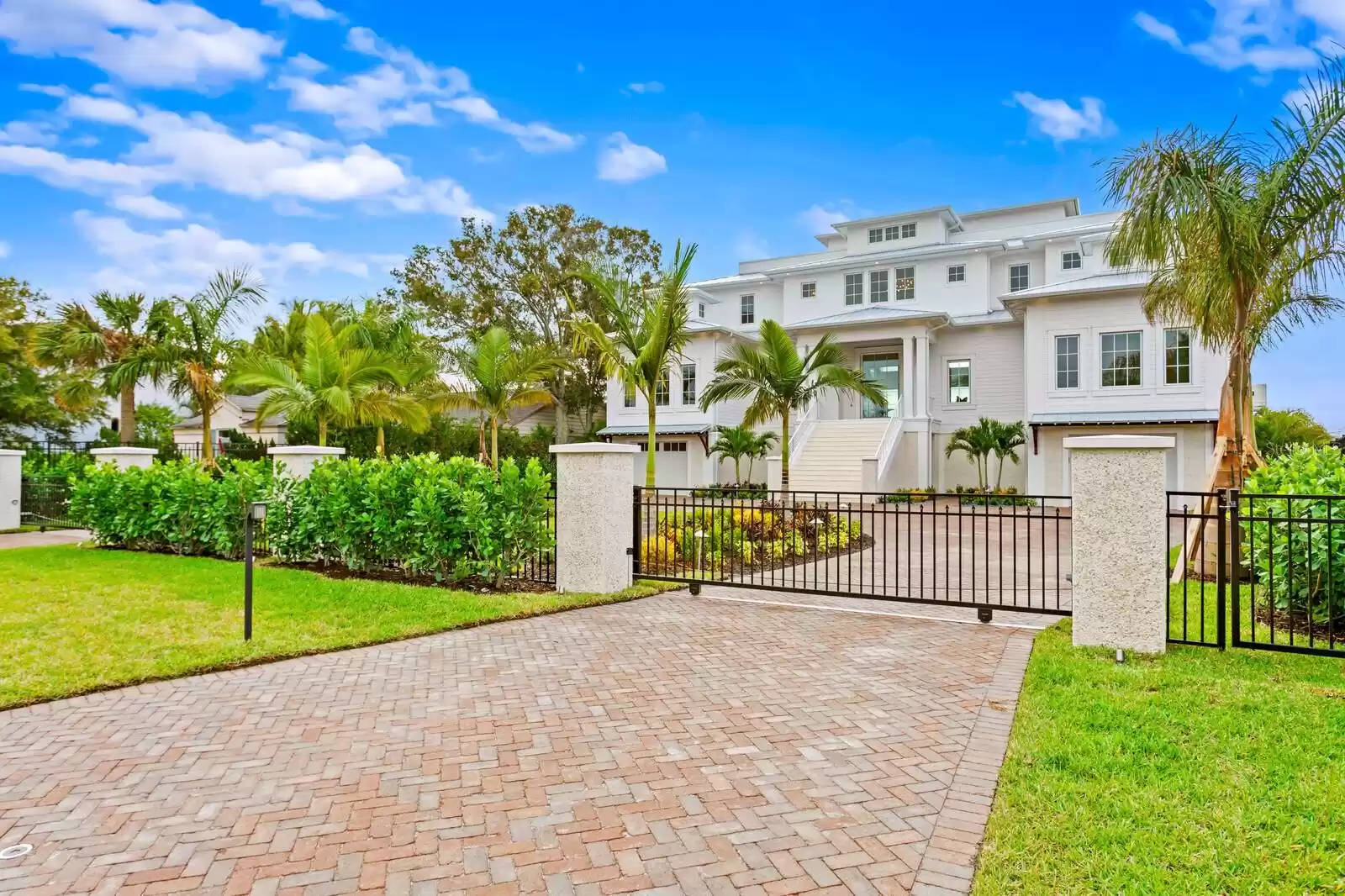 96 Martinique Avenue, Tampa, Florida 33606, 6 Bedrooms Bedrooms, ,8 BathroomsBathrooms,Residential,For Sale,MARTINIQUE,T3497745