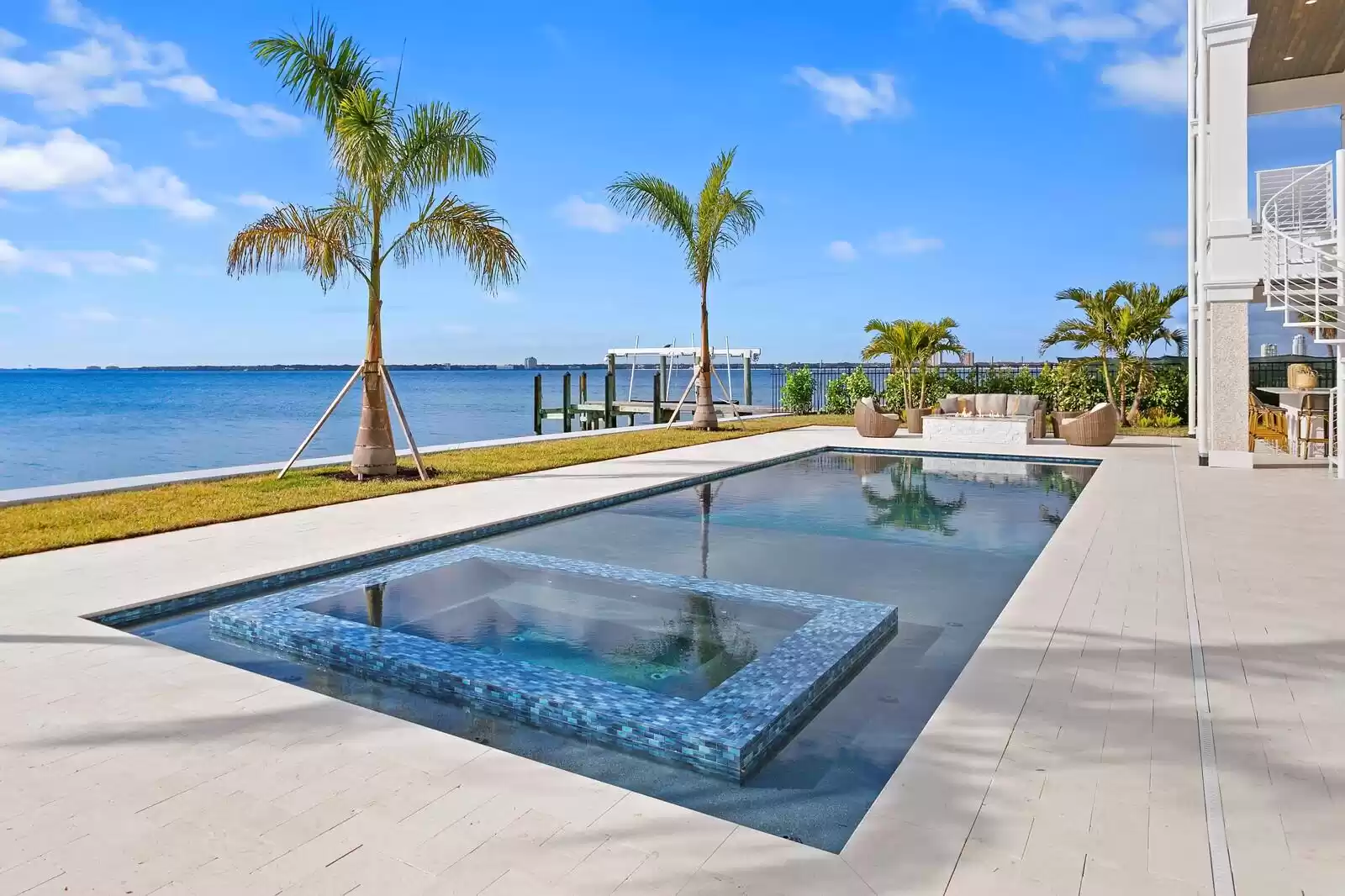 96 Martinique Avenue, Tampa, Florida 33606, 6 Bedrooms Bedrooms, ,8 BathroomsBathrooms,Residential,For Sale,MARTINIQUE,T3497745
