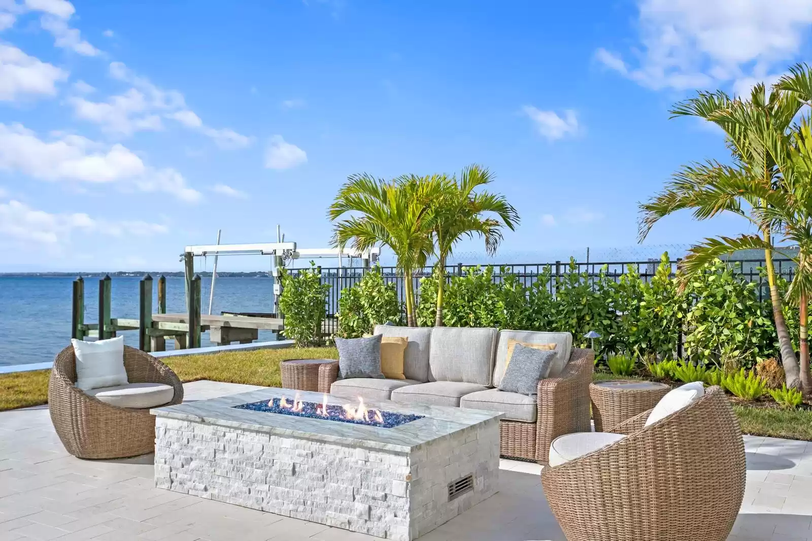 96 Martinique Avenue, Tampa, Florida 33606, 6 Bedrooms Bedrooms, ,8 BathroomsBathrooms,Residential,For Sale,MARTINIQUE,T3497745