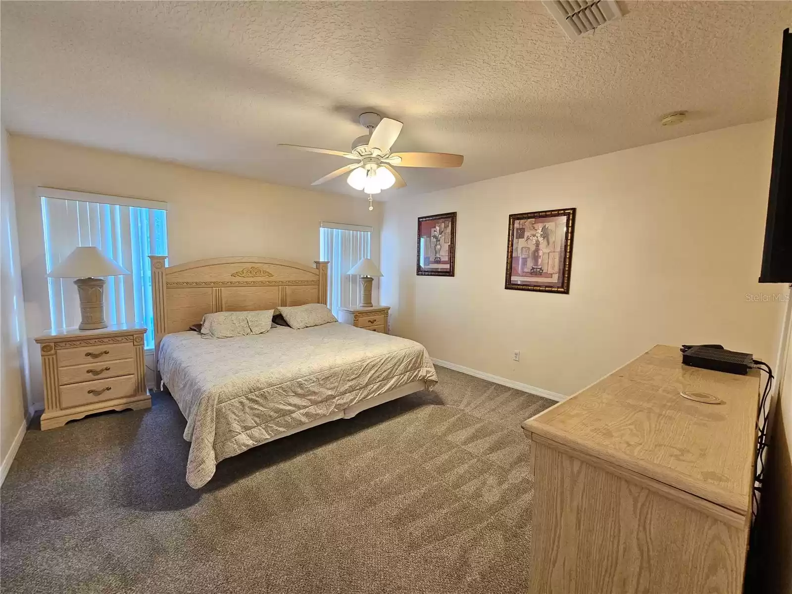 297 BLUE JAY WAY, DAVENPORT, Florida 33896, 4 Bedrooms Bedrooms, ,3 BathroomsBathrooms,Residential Lease,For Rent,BLUE JAY,0,MFRS5119572