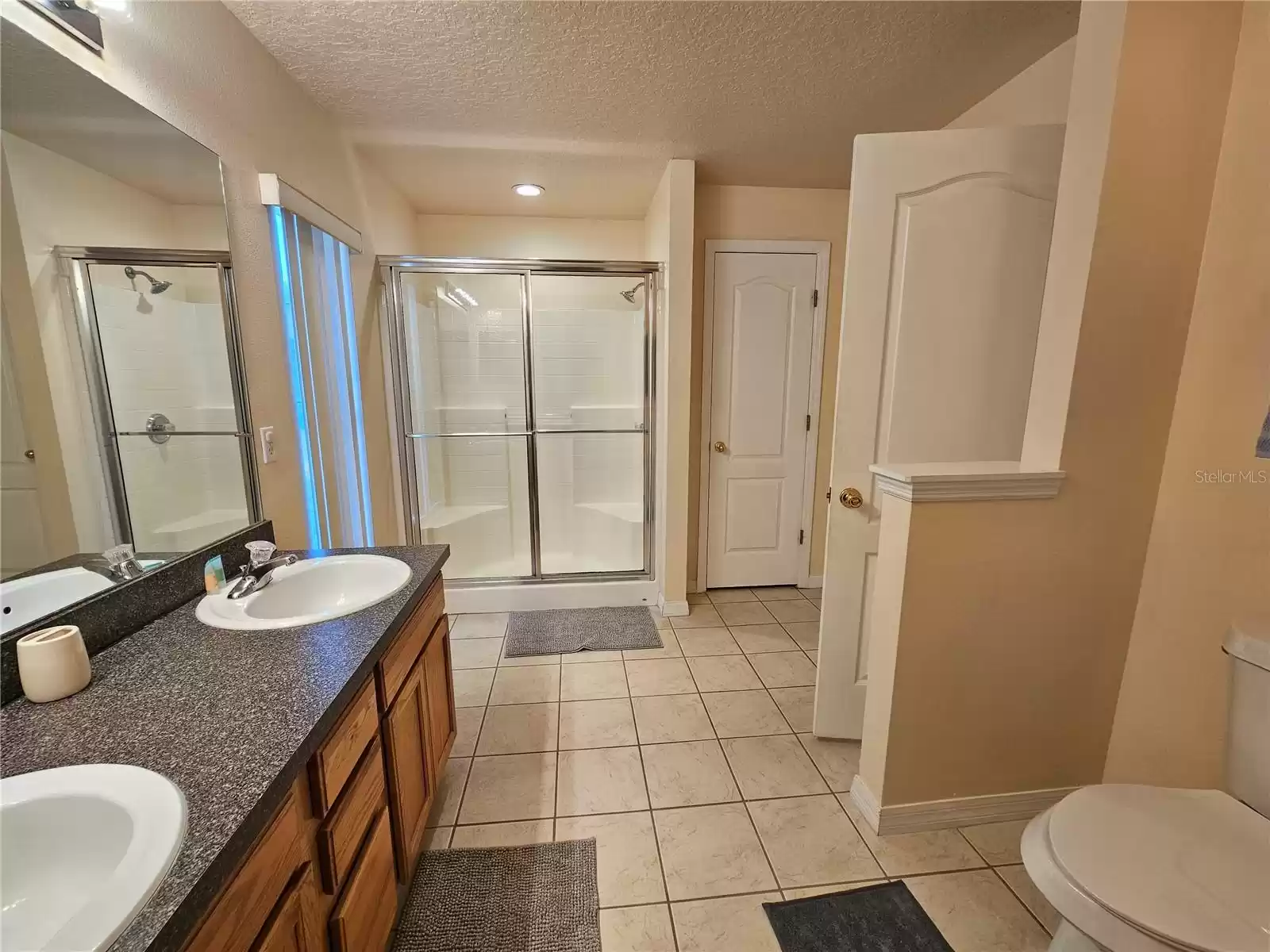 297 BLUE JAY WAY, DAVENPORT, Florida 33896, 4 Bedrooms Bedrooms, ,3 BathroomsBathrooms,Residential Lease,For Rent,BLUE JAY,0,MFRS5119572