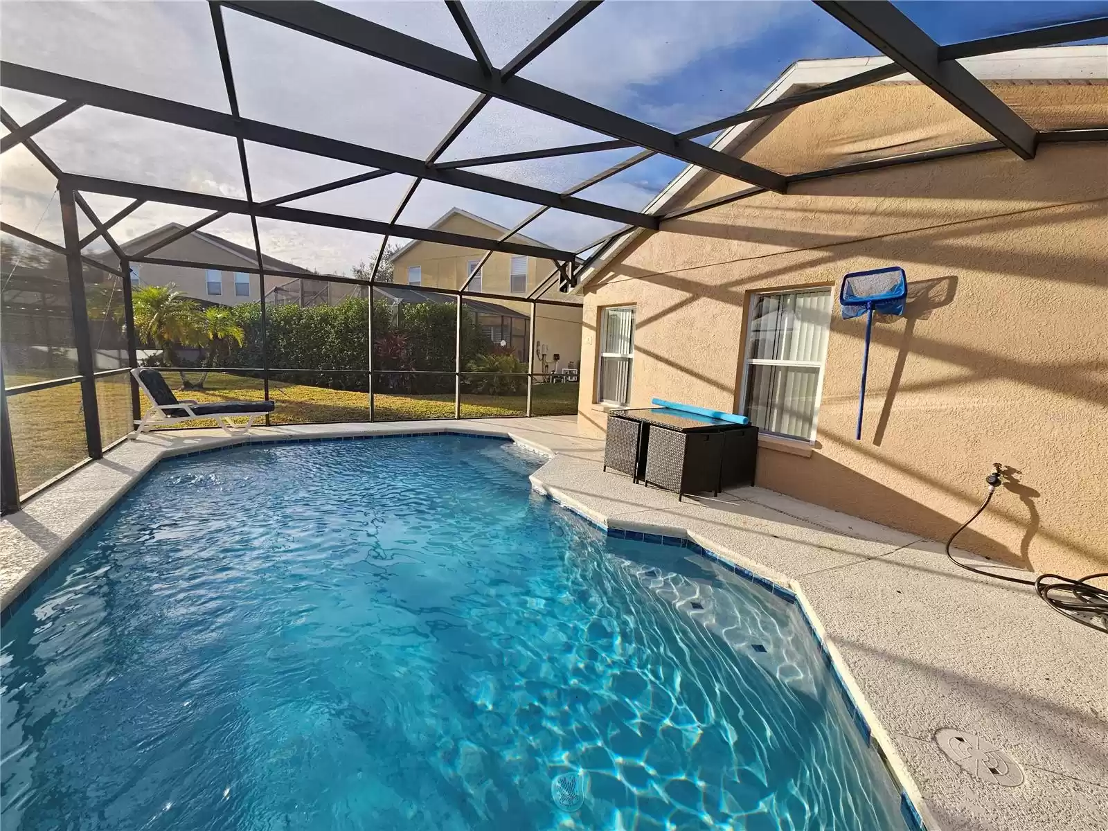 297 BLUE JAY WAY, DAVENPORT, Florida 33896, 4 Bedrooms Bedrooms, ,3 BathroomsBathrooms,Residential Lease,For Rent,BLUE JAY,0,MFRS5119572