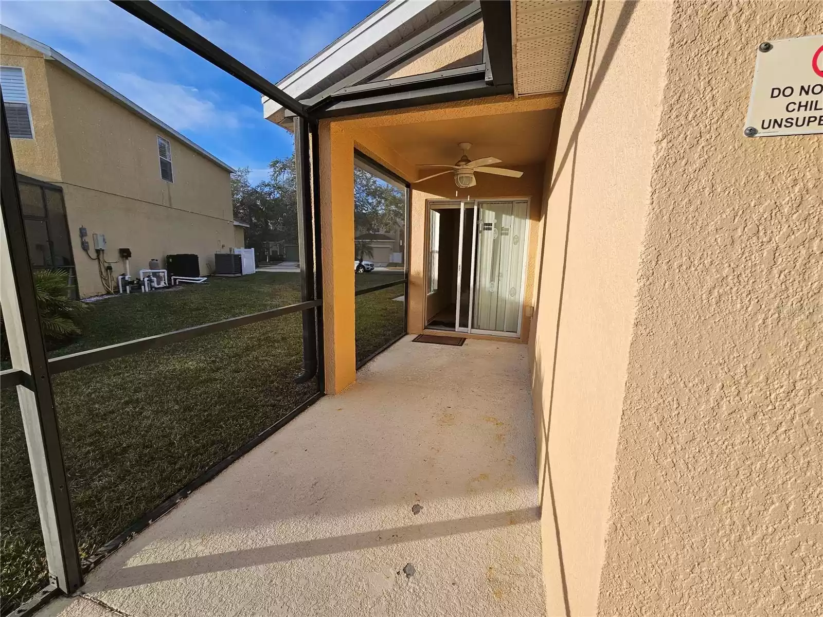 297 BLUE JAY WAY, DAVENPORT, Florida 33896, 4 Bedrooms Bedrooms, ,3 BathroomsBathrooms,Residential Lease,For Rent,BLUE JAY,0,MFRS5119572
