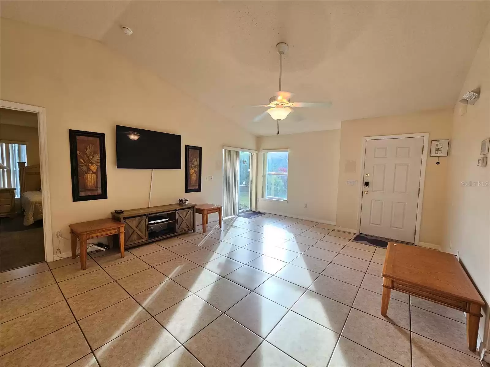 297 BLUE JAY WAY, DAVENPORT, Florida 33896, 4 Bedrooms Bedrooms, ,3 BathroomsBathrooms,Residential Lease,For Rent,BLUE JAY,0,MFRS5119572