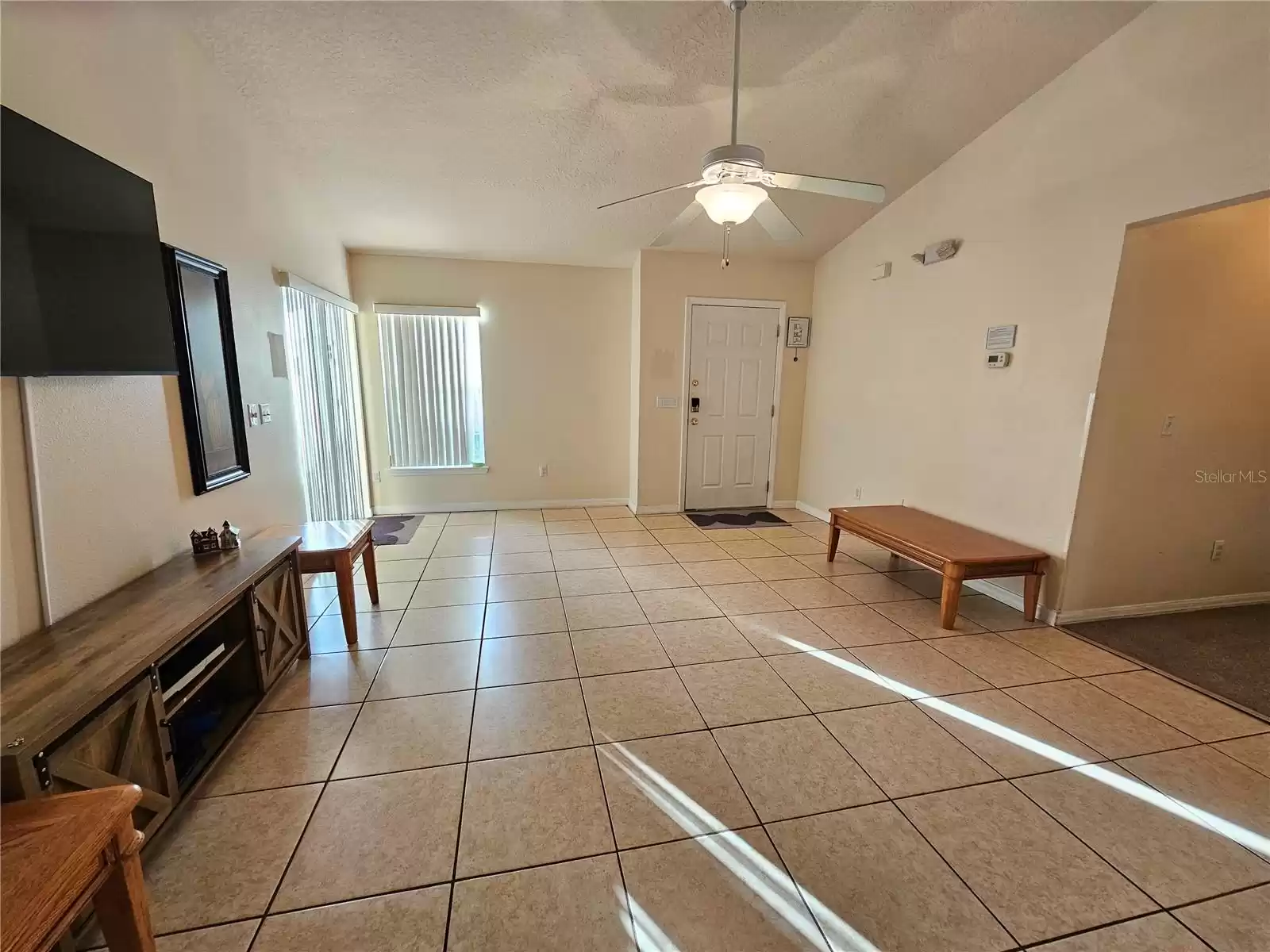 297 BLUE JAY WAY, DAVENPORT, Florida 33896, 4 Bedrooms Bedrooms, ,3 BathroomsBathrooms,Residential Lease,For Rent,BLUE JAY,0,MFRS5119572