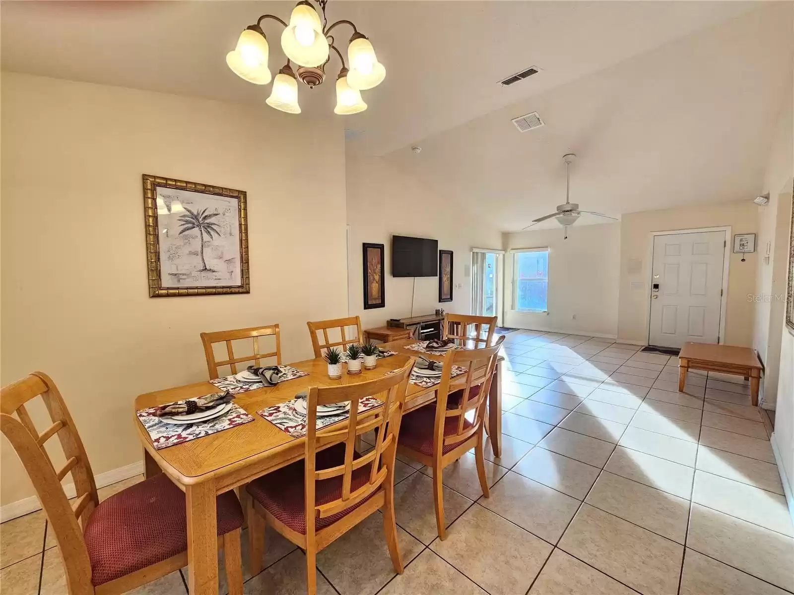 297 BLUE JAY WAY, DAVENPORT, Florida 33896, 4 Bedrooms Bedrooms, ,3 BathroomsBathrooms,Residential Lease,For Rent,BLUE JAY,0,MFRS5119572