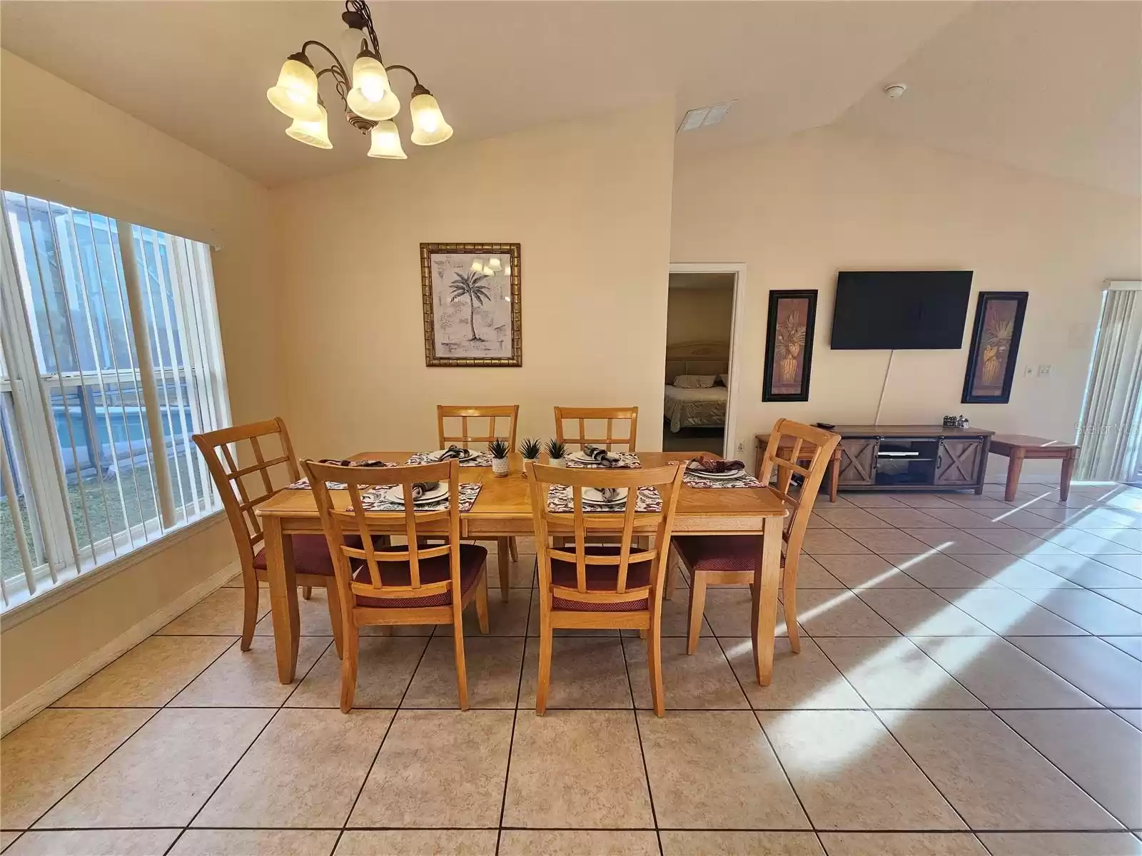 297 BLUE JAY WAY, DAVENPORT, Florida 33896, 4 Bedrooms Bedrooms, ,3 BathroomsBathrooms,Residential Lease,For Rent,BLUE JAY,0,MFRS5119572