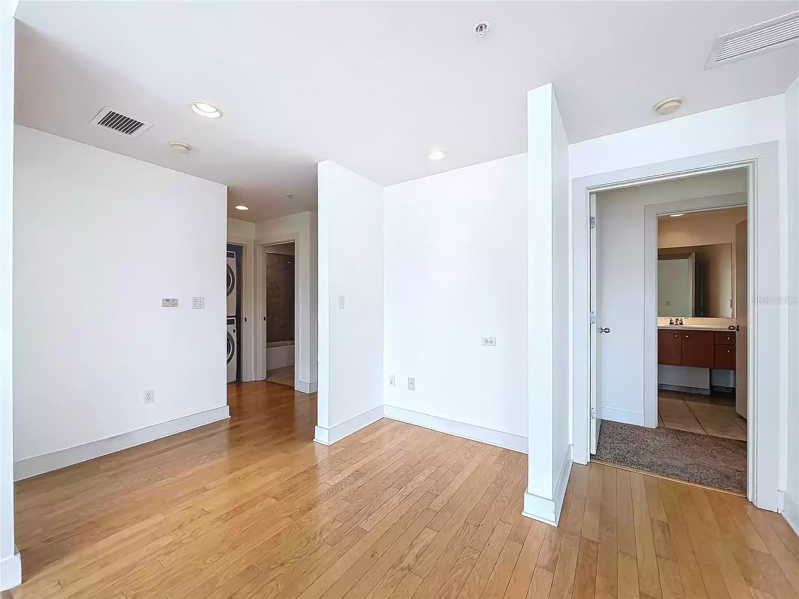 1208 KENNEDY BOULEVARD, TAMPA, Florida 33602, 2 Bedrooms Bedrooms, ,2 BathroomsBathrooms,Residential Lease,For Rent,KENNEDY,0,MFRTB8342184
