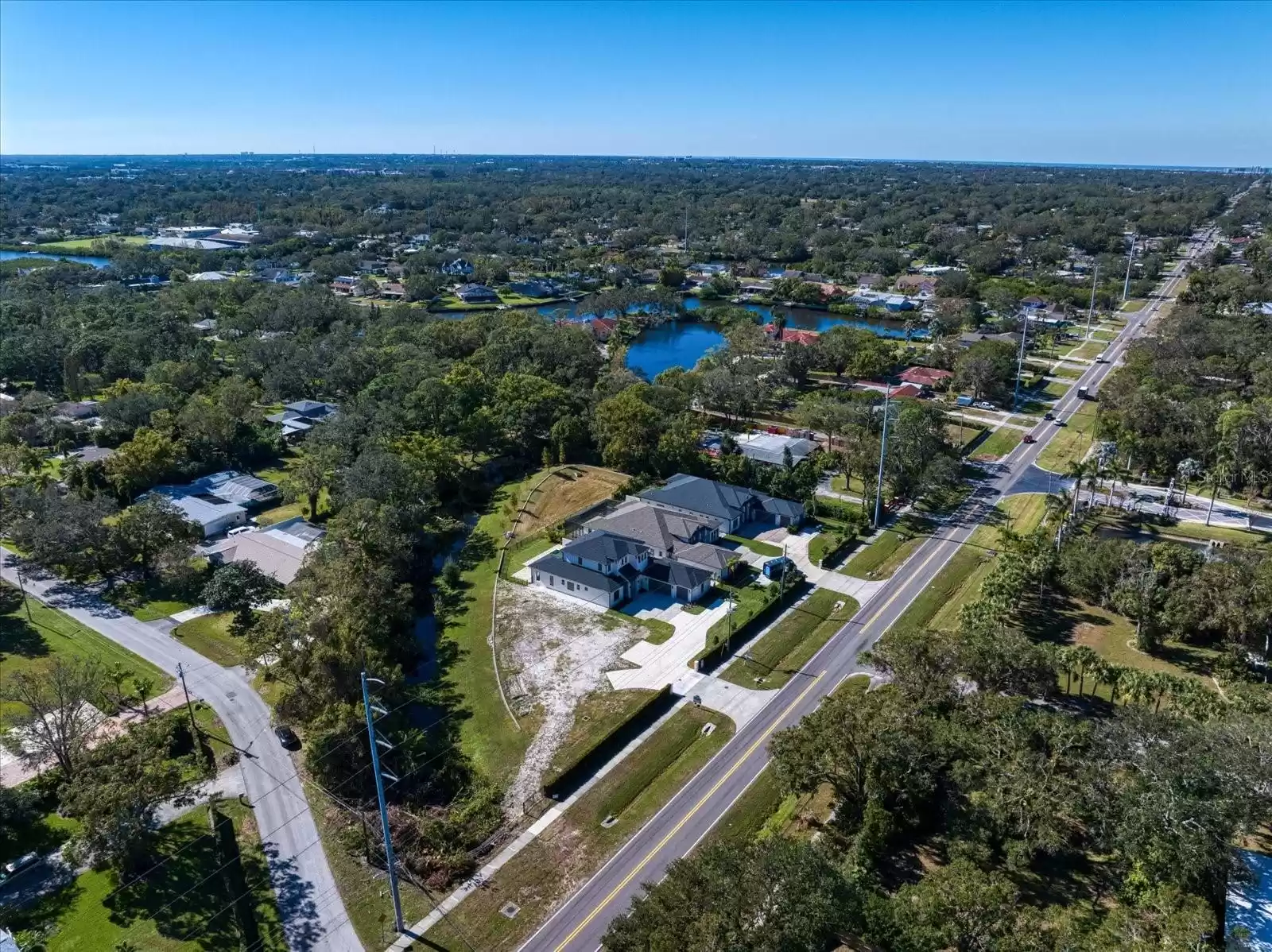 2011 BELLEAIR ROAD, CLEARWATER, Florida 33764, 4 Bedrooms Bedrooms, ,4 BathroomsBathrooms,Residential,For Sale,BELLEAIR,MFRU8192770