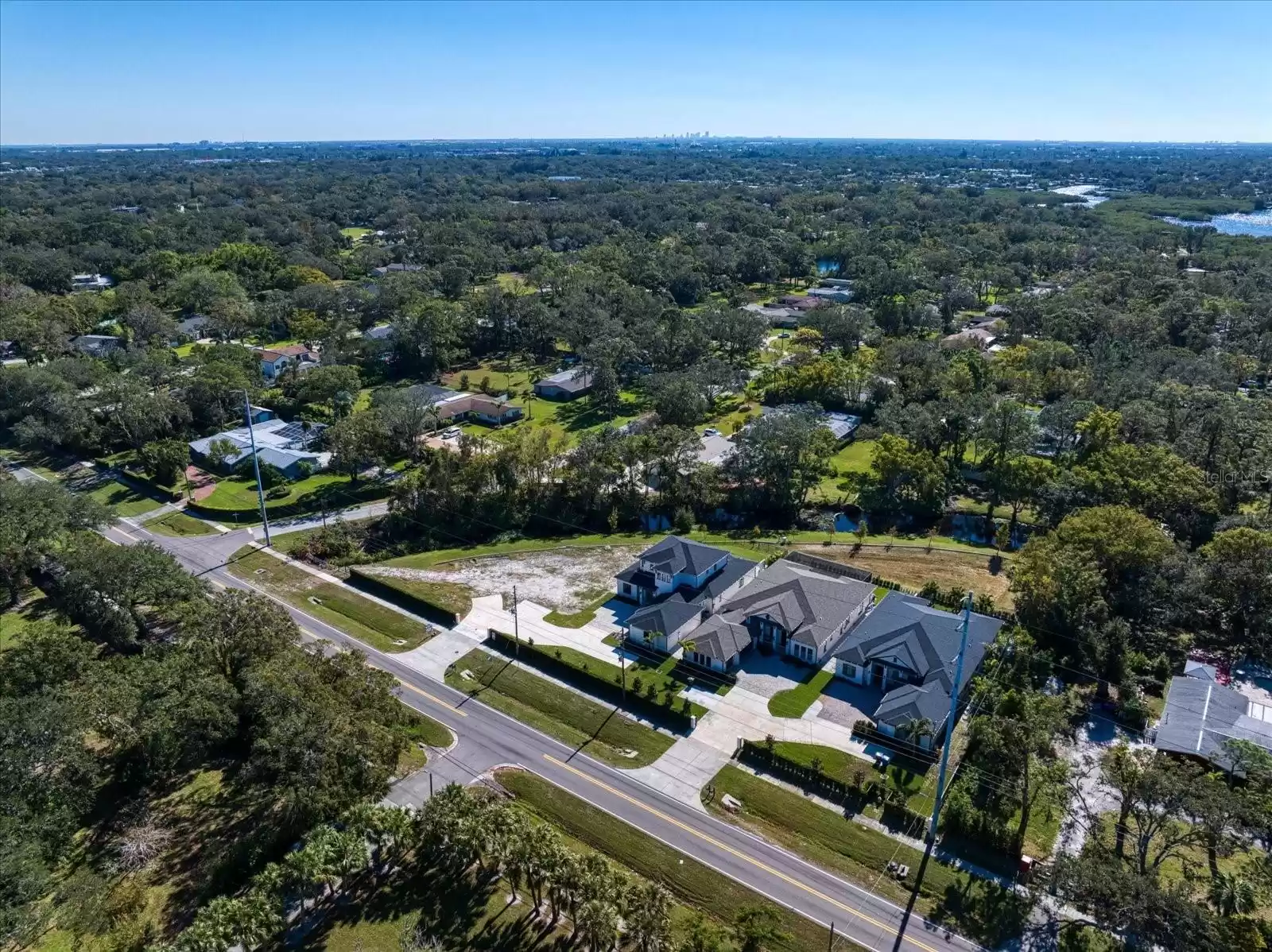 2011 BELLEAIR ROAD, CLEARWATER, Florida 33764, 4 Bedrooms Bedrooms, ,4 BathroomsBathrooms,Residential,For Sale,BELLEAIR,MFRU8192770