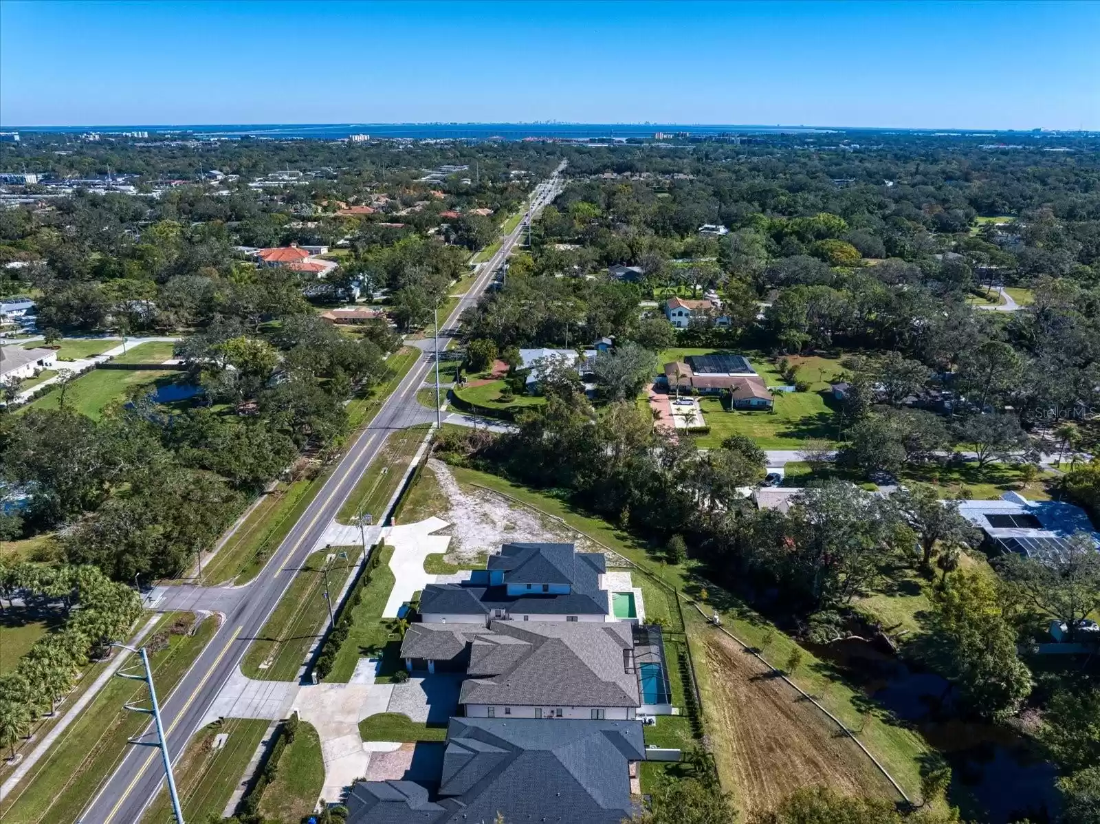 2011 BELLEAIR ROAD, CLEARWATER, Florida 33764, 4 Bedrooms Bedrooms, ,4 BathroomsBathrooms,Residential,For Sale,BELLEAIR,MFRU8192770