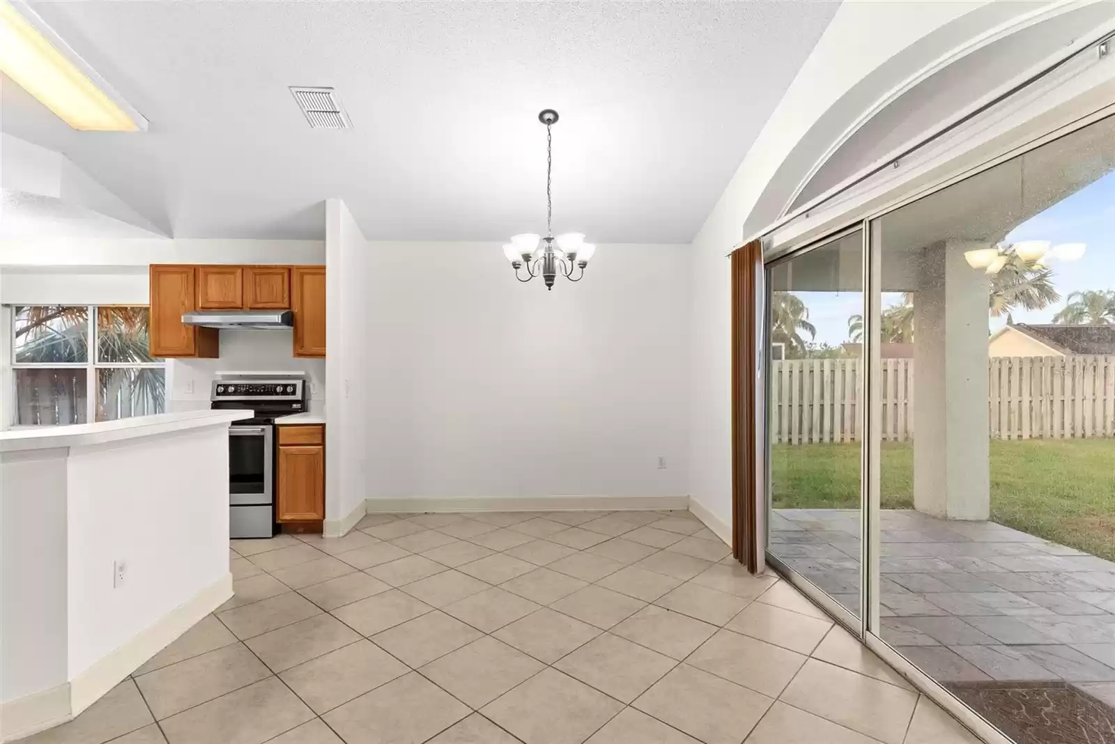 212 BENT OAK LOOP, DAVENPORT, Florida 33837, 3 Bedrooms Bedrooms, ,2 BathroomsBathrooms,Residential Lease,For Rent,BENT OAK,0,MFRO6264537