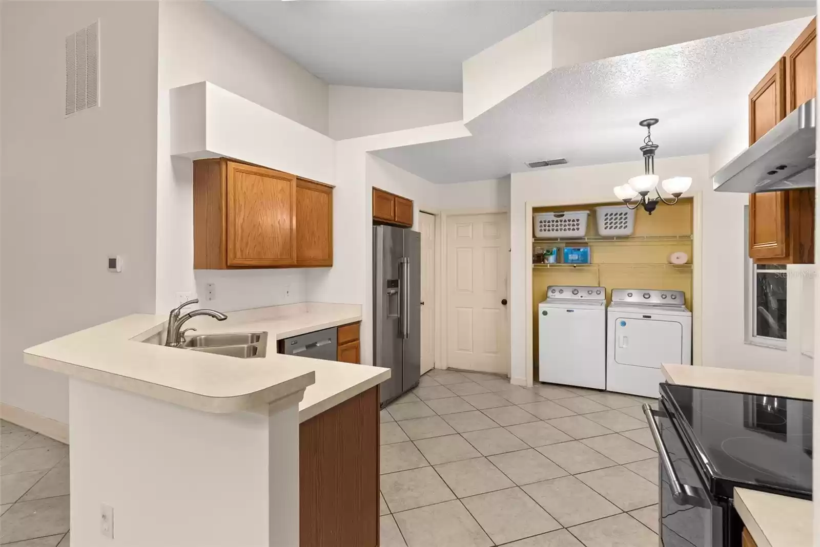 212 BENT OAK LOOP, DAVENPORT, Florida 33837, 3 Bedrooms Bedrooms, ,2 BathroomsBathrooms,Residential Lease,For Rent,BENT OAK,0,MFRO6264537