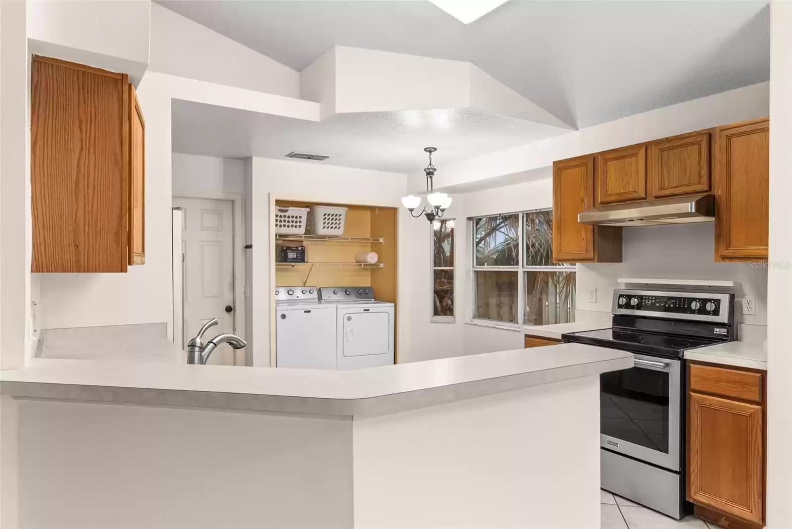 212 BENT OAK LOOP, DAVENPORT, Florida 33837, 3 Bedrooms Bedrooms, ,2 BathroomsBathrooms,Residential Lease,For Rent,BENT OAK,0,MFRO6264537