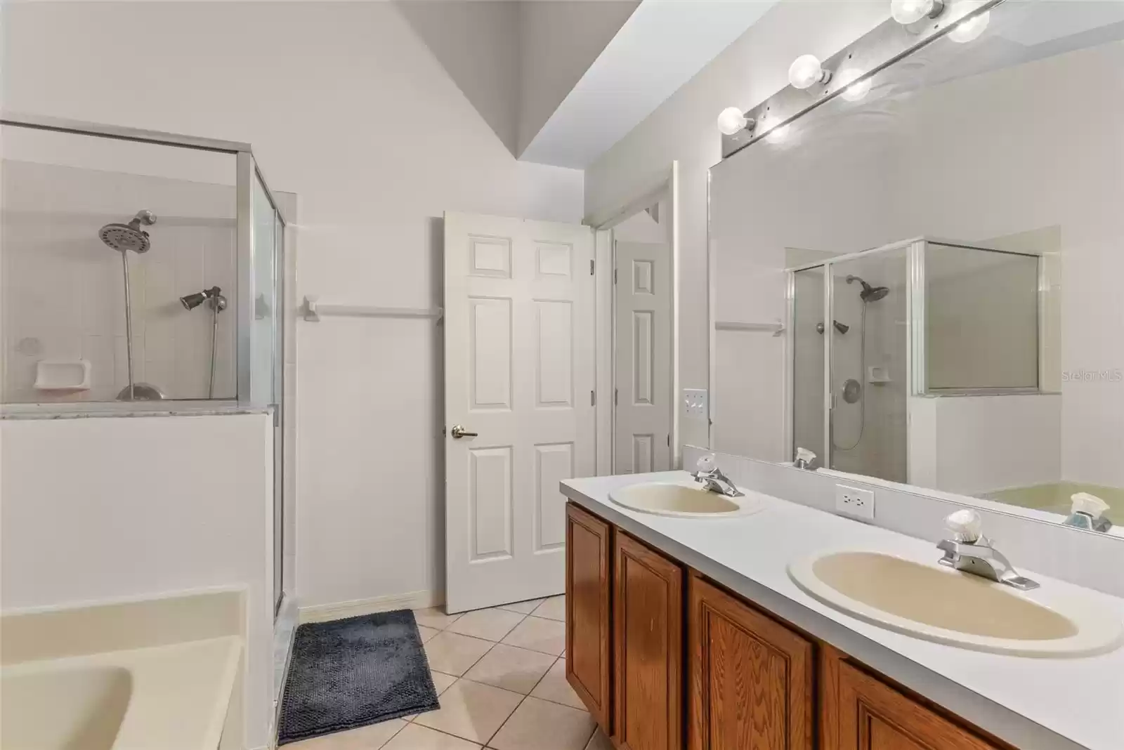 212 BENT OAK LOOP, DAVENPORT, Florida 33837, 3 Bedrooms Bedrooms, ,2 BathroomsBathrooms,Residential Lease,For Rent,BENT OAK,0,MFRO6264537