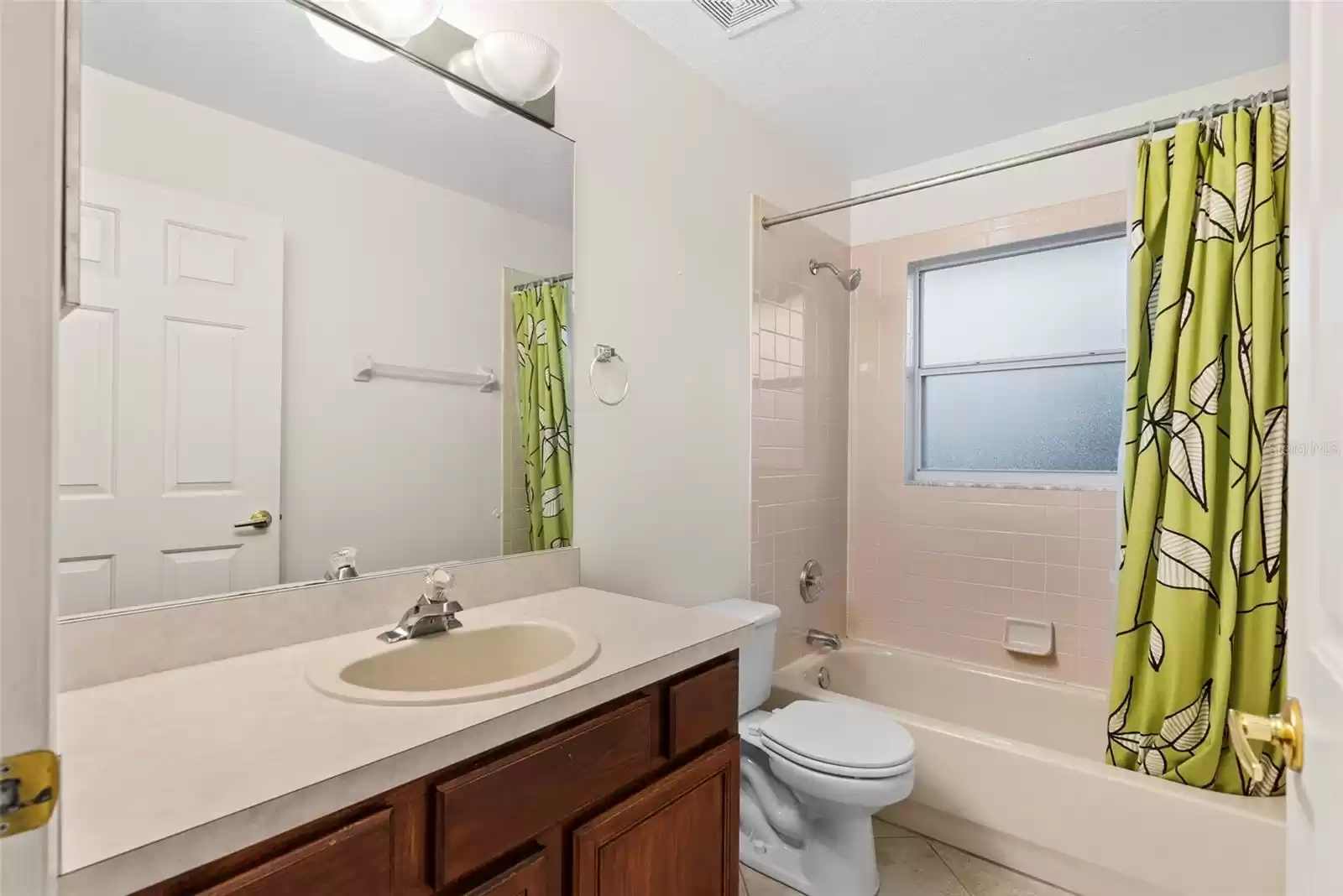 212 BENT OAK LOOP, DAVENPORT, Florida 33837, 3 Bedrooms Bedrooms, ,2 BathroomsBathrooms,Residential Lease,For Rent,BENT OAK,0,MFRO6264537