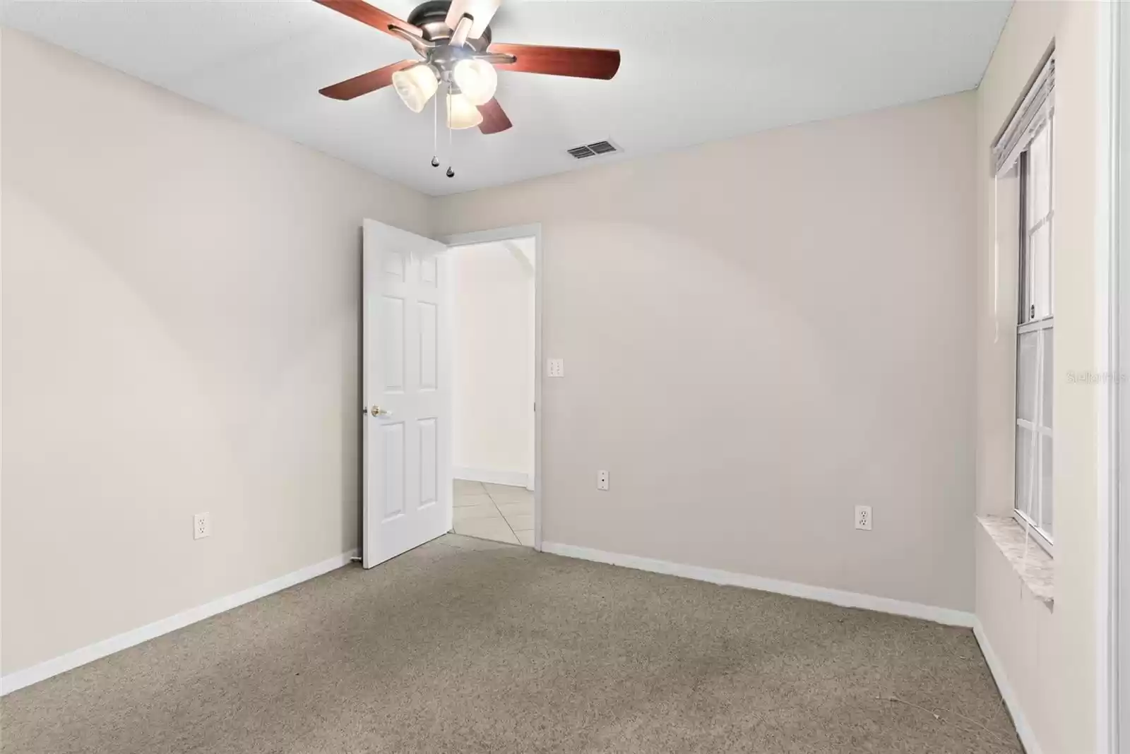 212 BENT OAK LOOP, DAVENPORT, Florida 33837, 3 Bedrooms Bedrooms, ,2 BathroomsBathrooms,Residential Lease,For Rent,BENT OAK,0,MFRO6264537