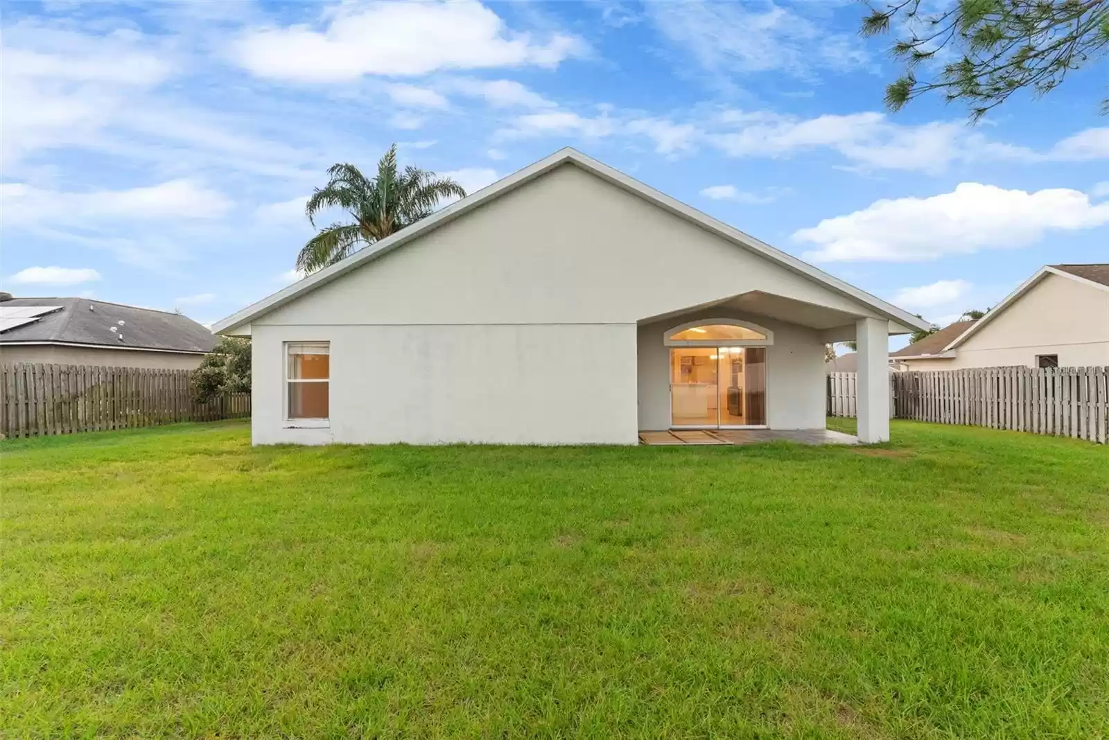 212 BENT OAK LOOP, DAVENPORT, Florida 33837, 3 Bedrooms Bedrooms, ,2 BathroomsBathrooms,Residential Lease,For Rent,BENT OAK,0,MFRO6264537