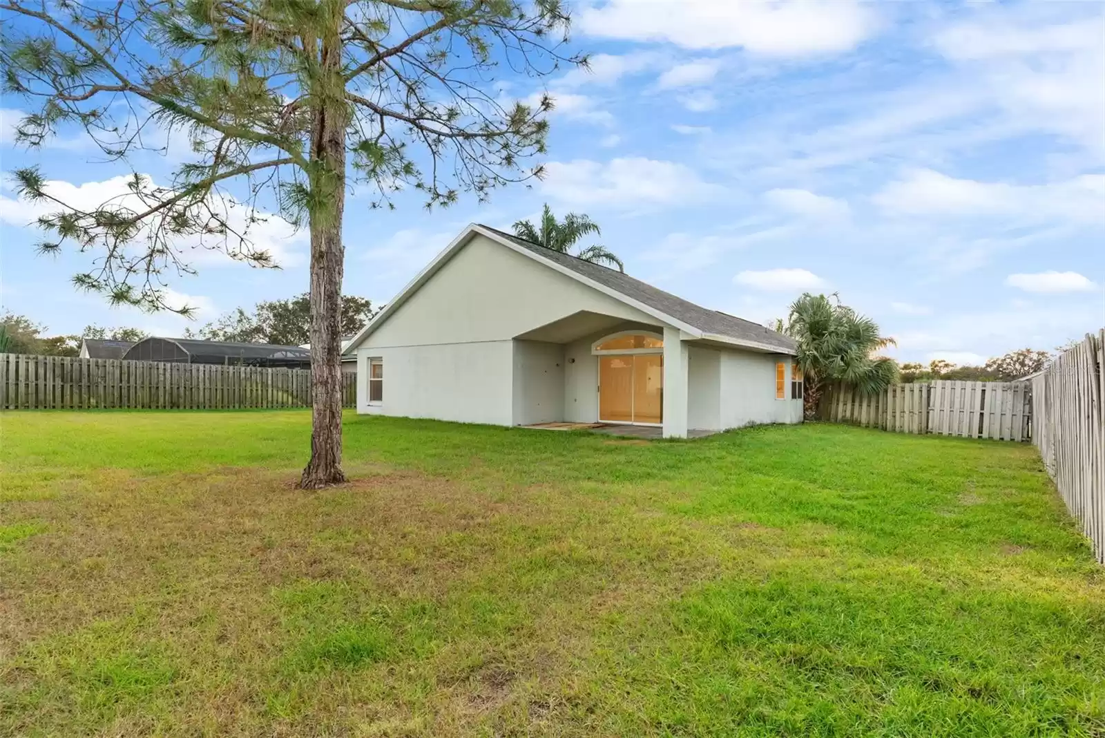 212 BENT OAK LOOP, DAVENPORT, Florida 33837, 3 Bedrooms Bedrooms, ,2 BathroomsBathrooms,Residential Lease,For Rent,BENT OAK,0,MFRO6264537