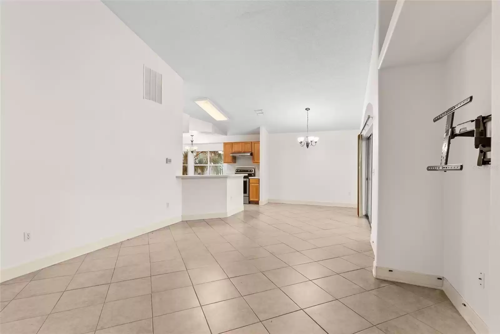 212 BENT OAK LOOP, DAVENPORT, Florida 33837, 3 Bedrooms Bedrooms, ,2 BathroomsBathrooms,Residential Lease,For Rent,BENT OAK,0,MFRO6264537