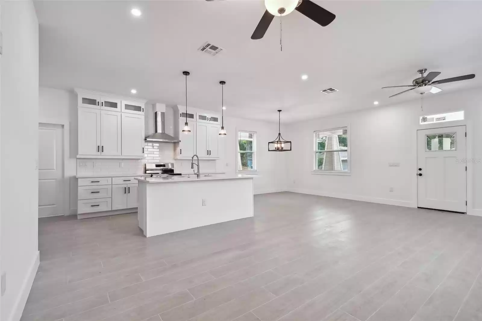 1309 CAYUGA STREET, TAMPA, Florida 33603, 3 Bedrooms Bedrooms, ,2 BathroomsBathrooms,Residential,For Sale,CAYUGA,0,MFRTB8339018