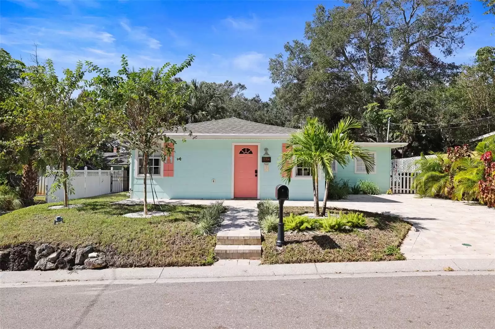 1822 WASHINGTON AVENUE, CLEARWATER, Florida 33755, 2 Bedrooms Bedrooms, ,2 BathroomsBathrooms,Residential,For Sale,WASHINGTON,0,MFRTB8317279
