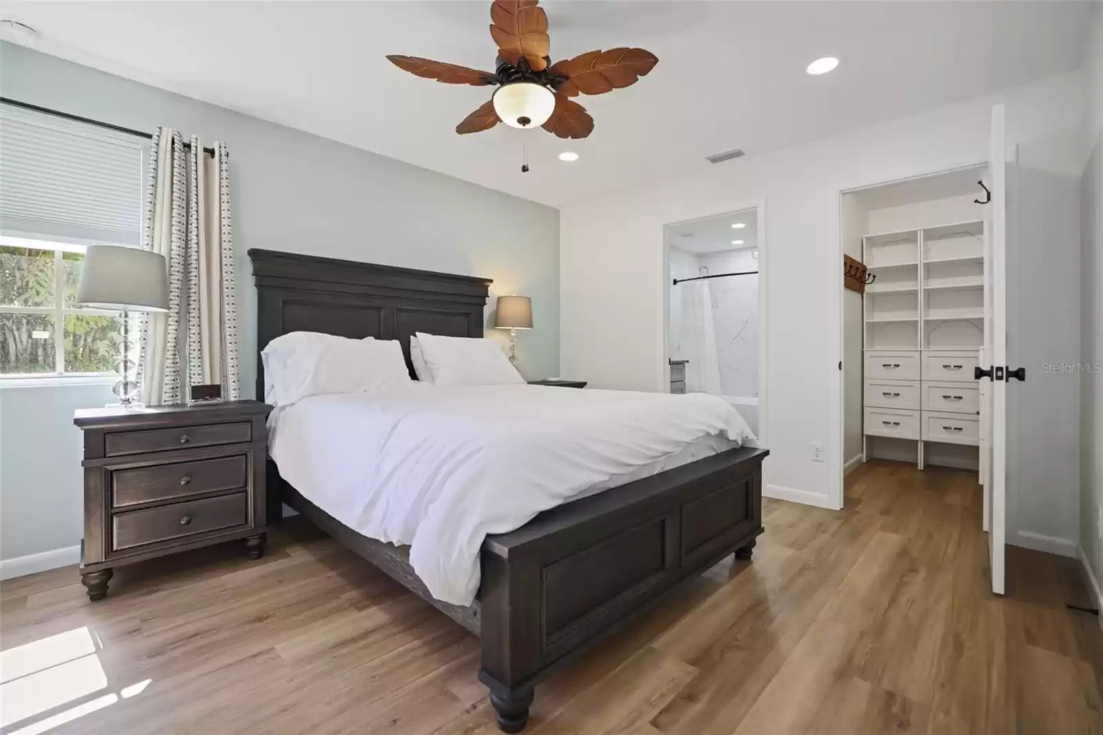 1822 WASHINGTON AVENUE, CLEARWATER, Florida 33755, 2 Bedrooms Bedrooms, ,2 BathroomsBathrooms,Residential,For Sale,WASHINGTON,0,MFRTB8317279