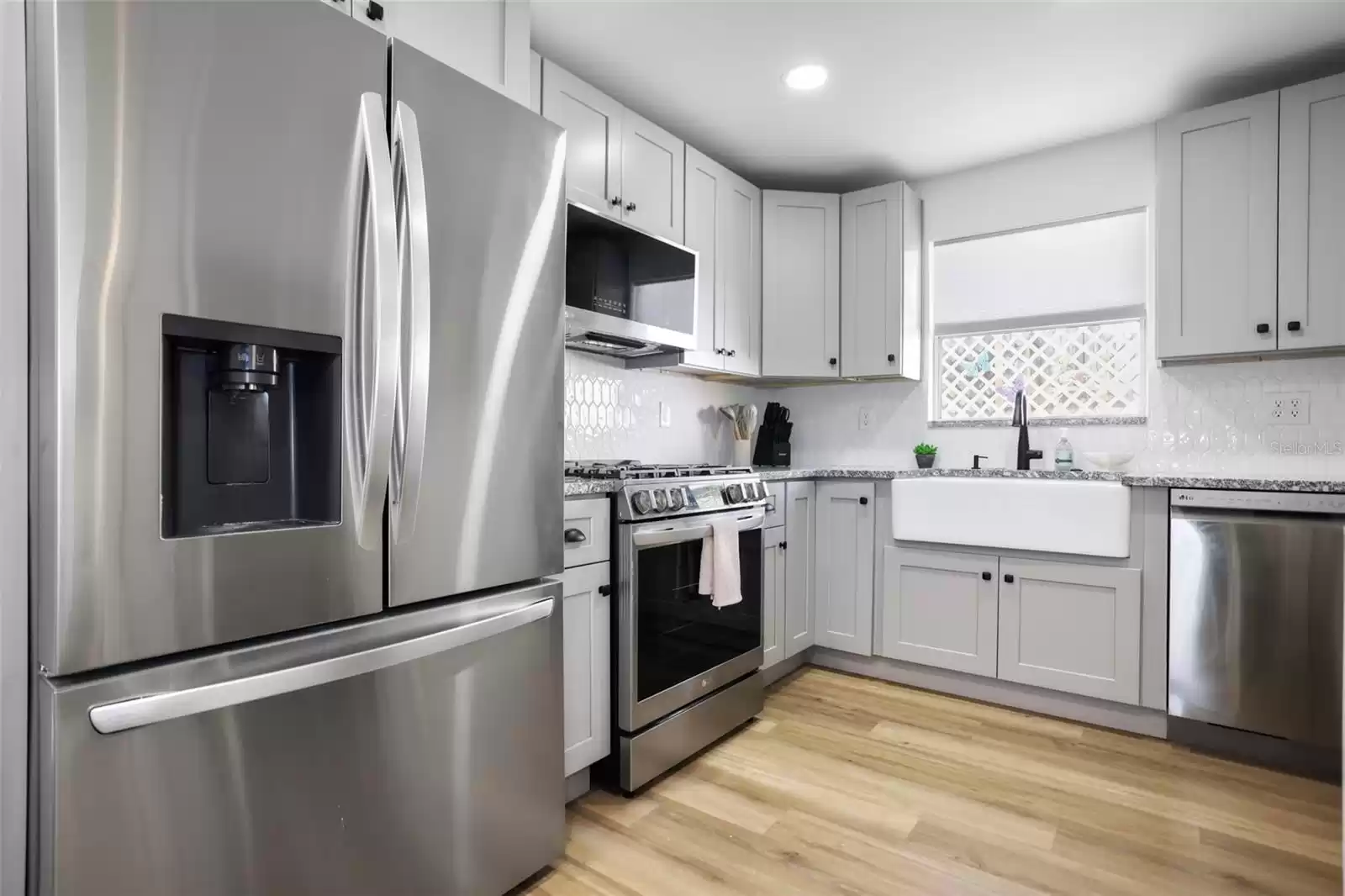 1822 WASHINGTON AVENUE, CLEARWATER, Florida 33755, 2 Bedrooms Bedrooms, ,2 BathroomsBathrooms,Residential,For Sale,WASHINGTON,0,MFRTB8317279
