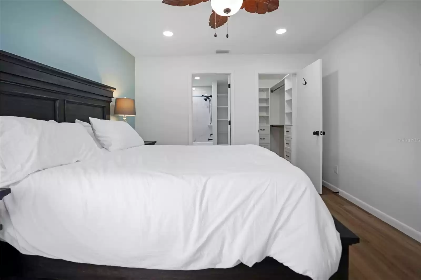 1822 WASHINGTON AVENUE, CLEARWATER, Florida 33755, 2 Bedrooms Bedrooms, ,2 BathroomsBathrooms,Residential,For Sale,WASHINGTON,0,MFRTB8317279