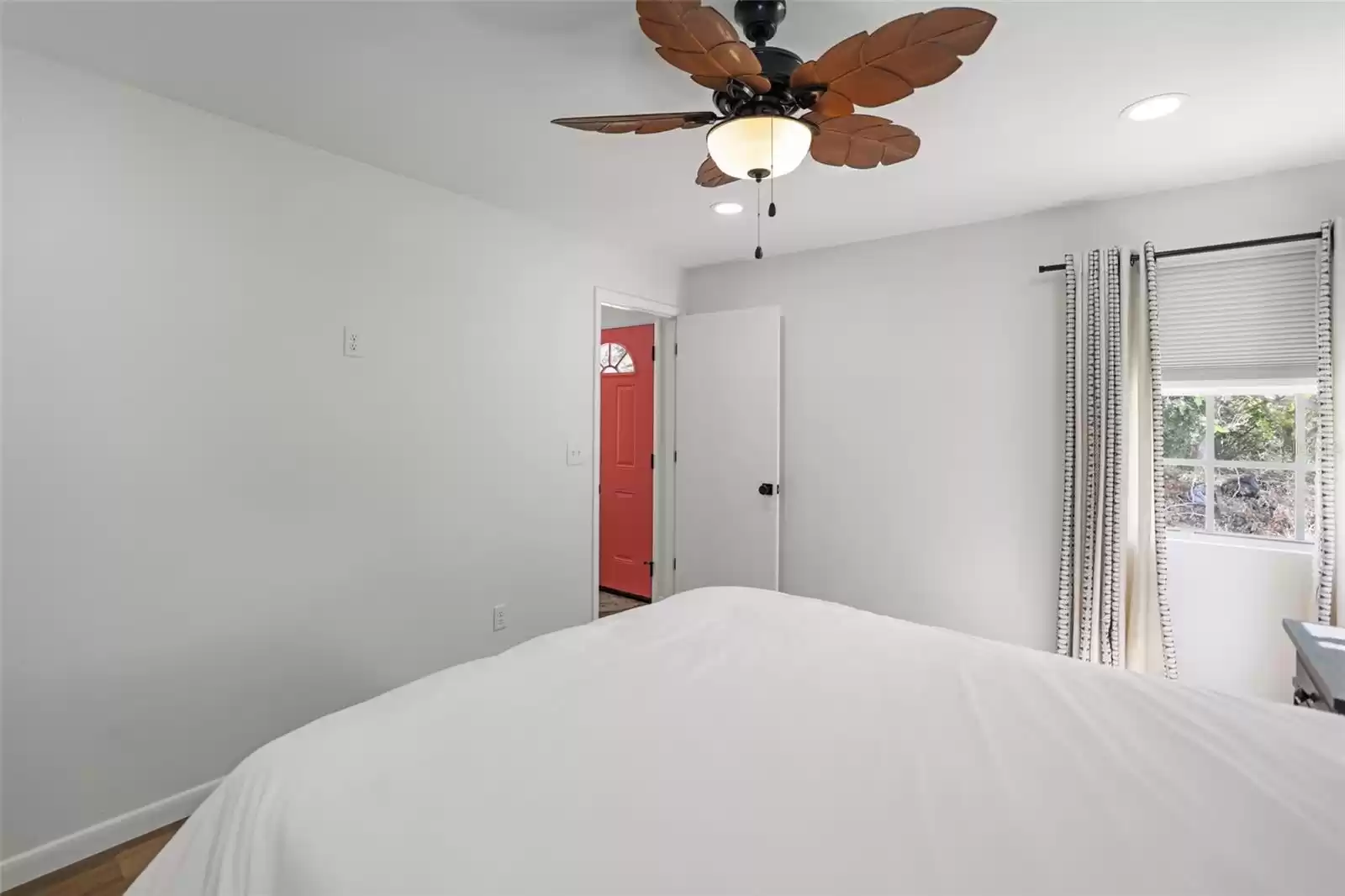 1822 WASHINGTON AVENUE, CLEARWATER, Florida 33755, 2 Bedrooms Bedrooms, ,2 BathroomsBathrooms,Residential,For Sale,WASHINGTON,0,MFRTB8317279