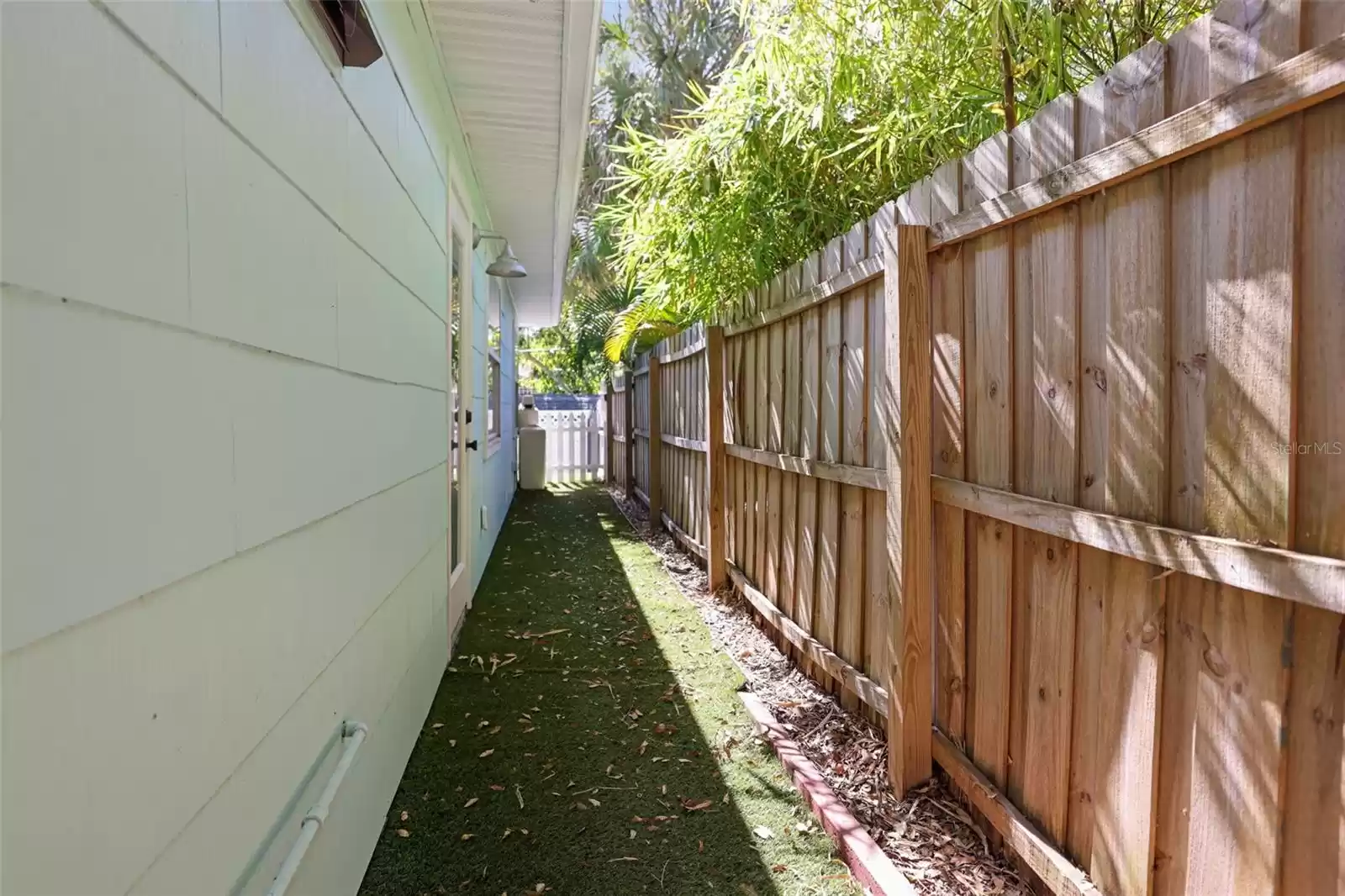 1822 WASHINGTON AVENUE, CLEARWATER, Florida 33755, 2 Bedrooms Bedrooms, ,2 BathroomsBathrooms,Residential,For Sale,WASHINGTON,0,MFRTB8317279