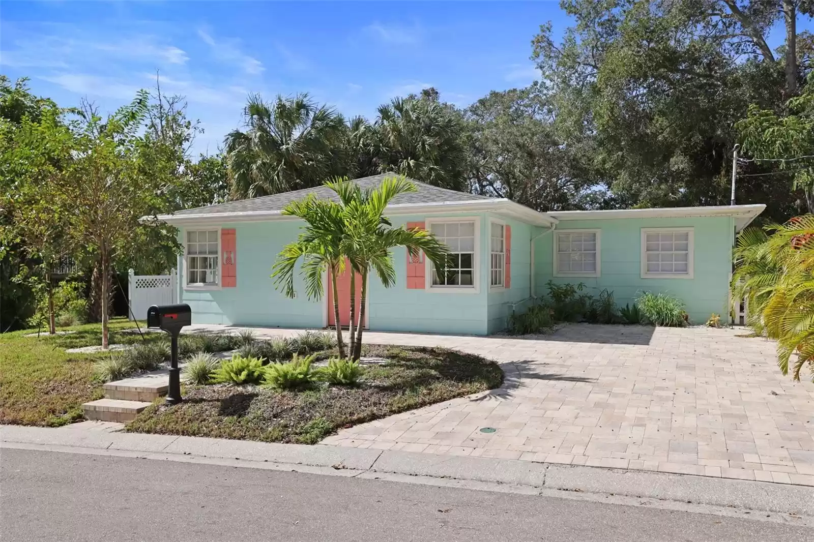 1822 WASHINGTON AVENUE, CLEARWATER, Florida 33755, 2 Bedrooms Bedrooms, ,2 BathroomsBathrooms,Residential,For Sale,WASHINGTON,0,MFRTB8317279