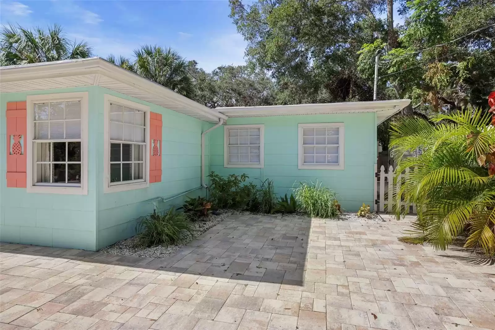 1822 WASHINGTON AVENUE, CLEARWATER, Florida 33755, 2 Bedrooms Bedrooms, ,2 BathroomsBathrooms,Residential,For Sale,WASHINGTON,0,MFRTB8317279