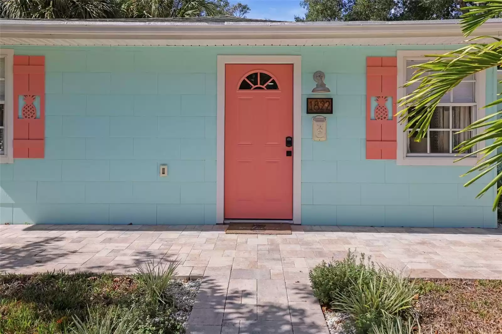 1822 WASHINGTON AVENUE, CLEARWATER, Florida 33755, 2 Bedrooms Bedrooms, ,2 BathroomsBathrooms,Residential,For Sale,WASHINGTON,0,MFRTB8317279